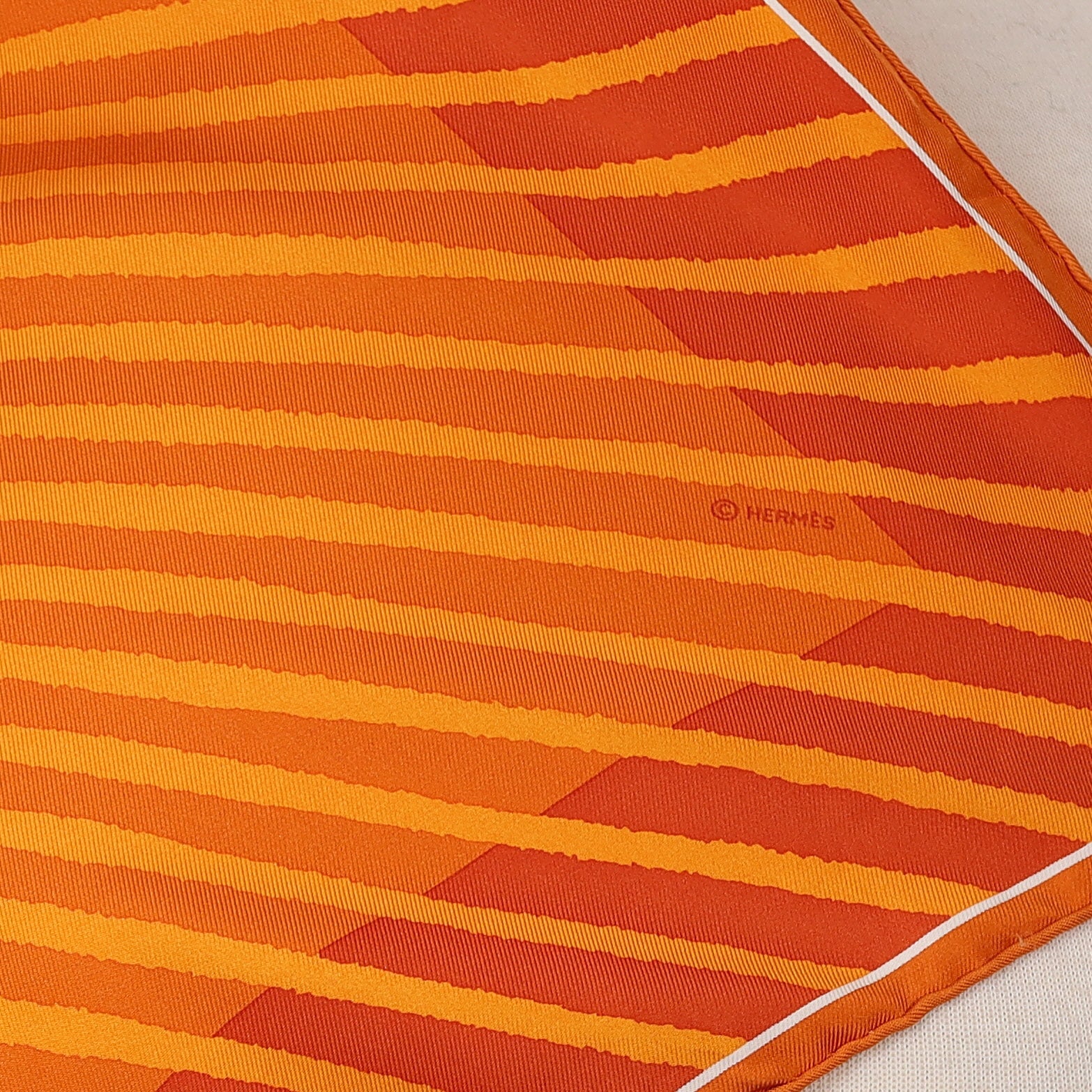 Pristine Hermès Maisons Pour Burj al Arab 2006 Silk Scarf