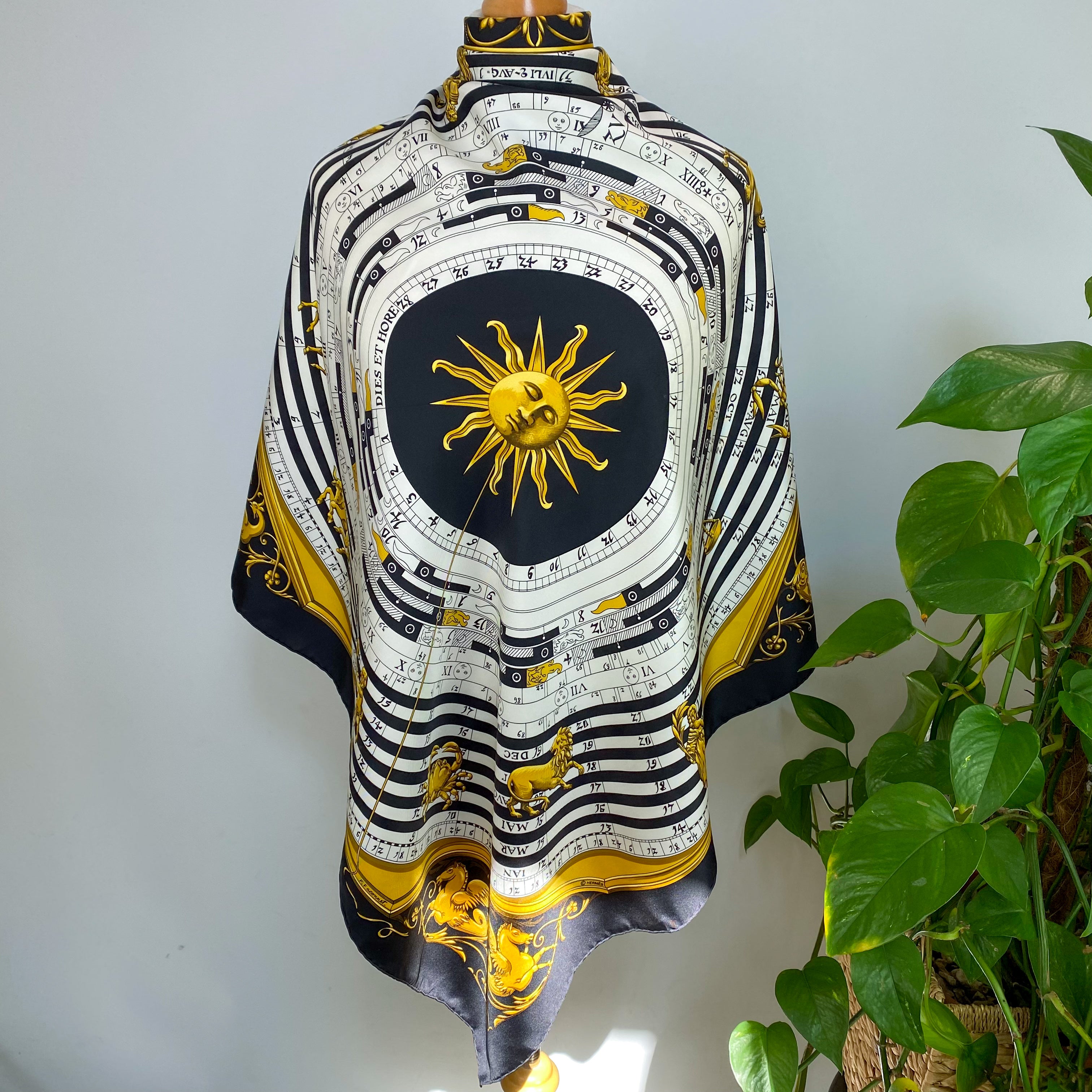 Pristine Boxed Hermès Astrologie Dies et Hore Silk Scarf