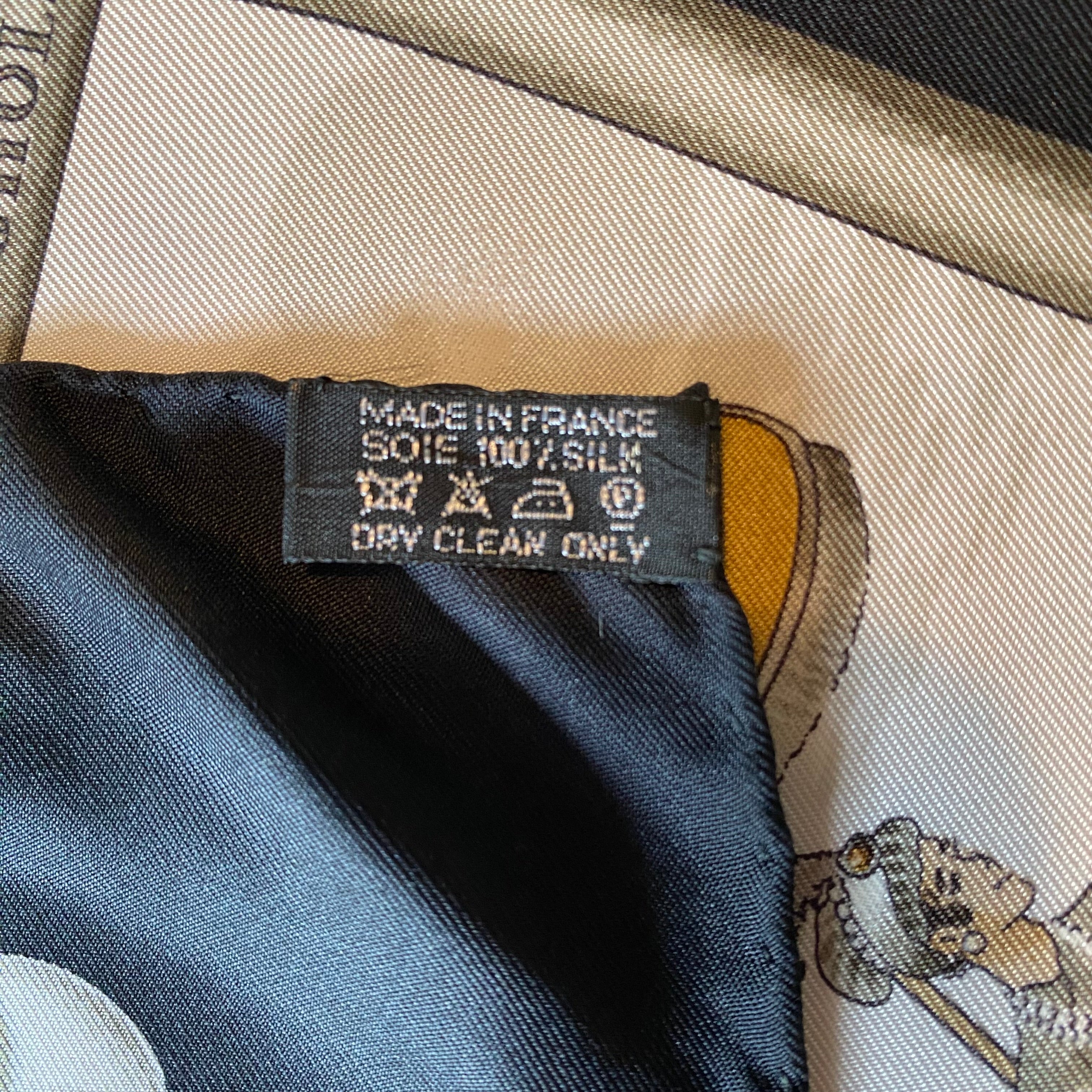 Hermès Les Chevaux des Empereurs Moghols Silk Scarf Quite Rare