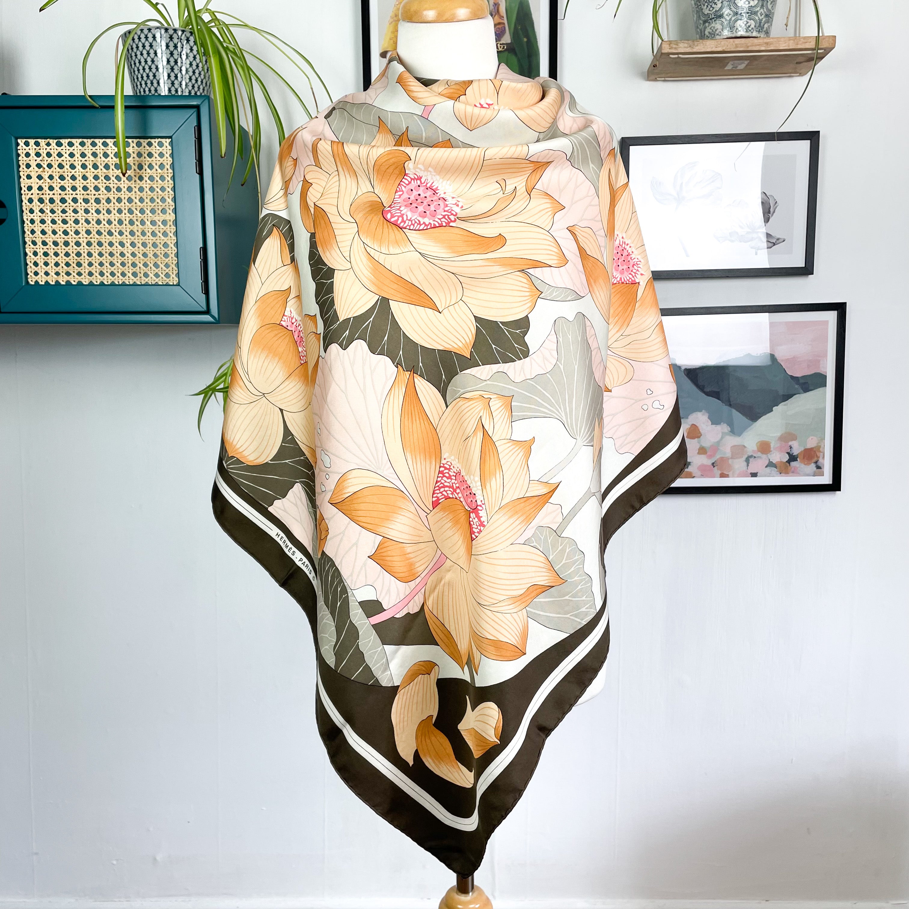 Boxed Hermes Fleur de Lotus 1961 Designer Silk Scarf