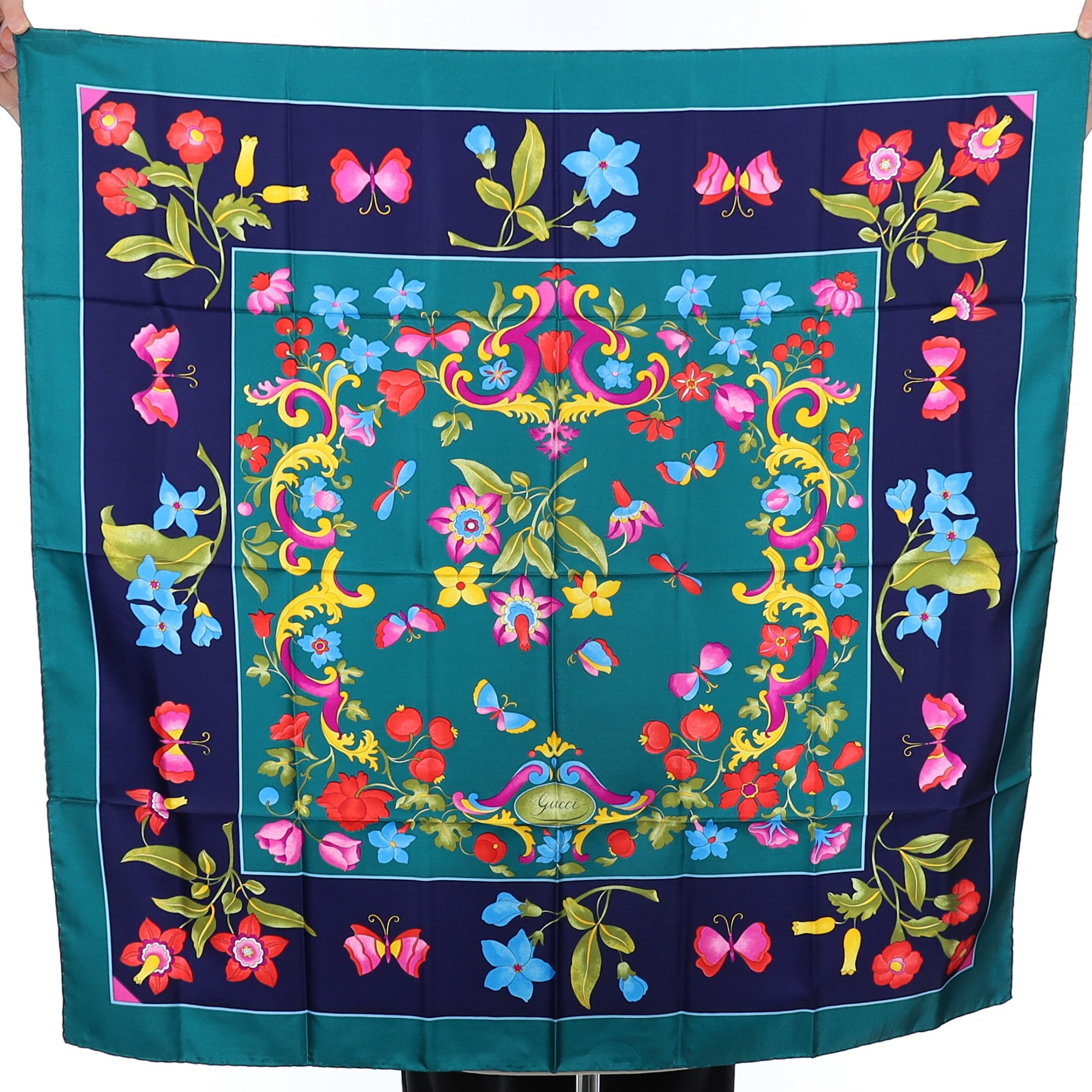 Brand New Floral Gucci Vintage Silk Scarf