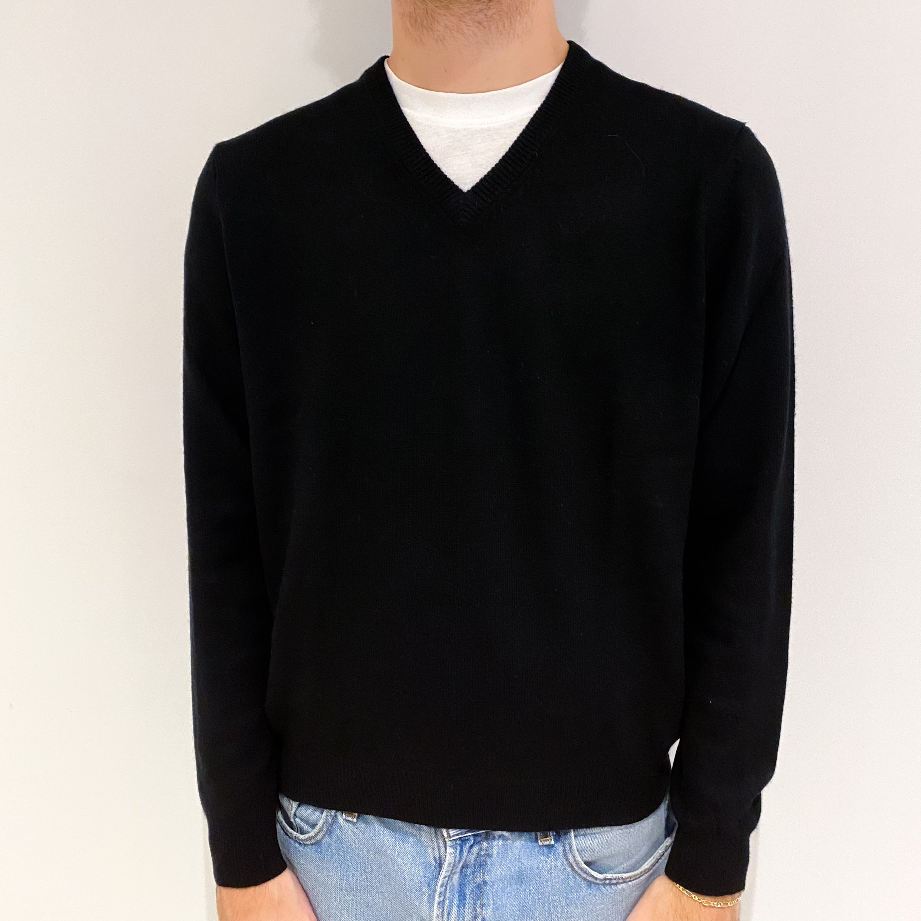 Men's Black Cashmere V Neck Jumper Medium