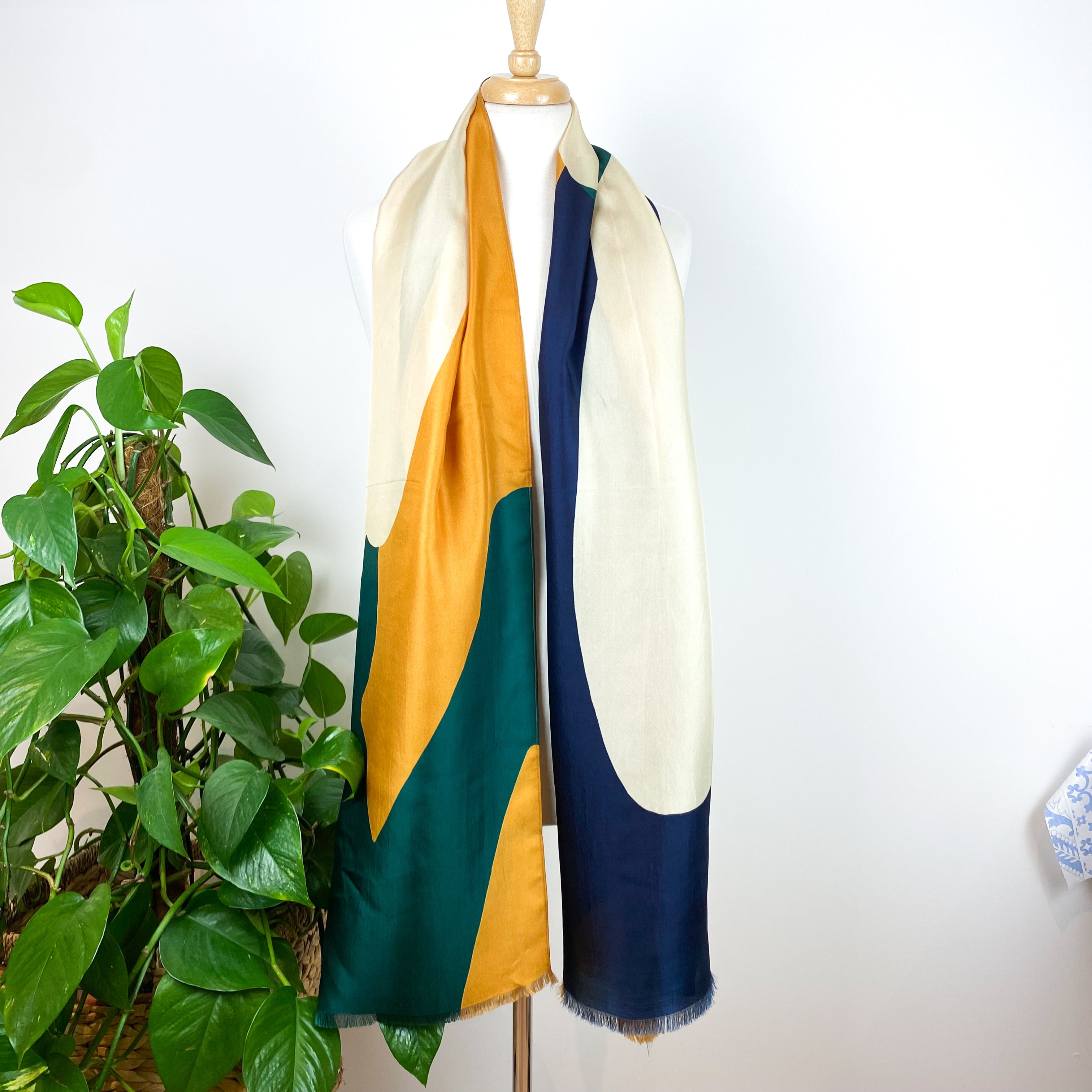 New Generous Jaeger Wrap Style Silk Scarf