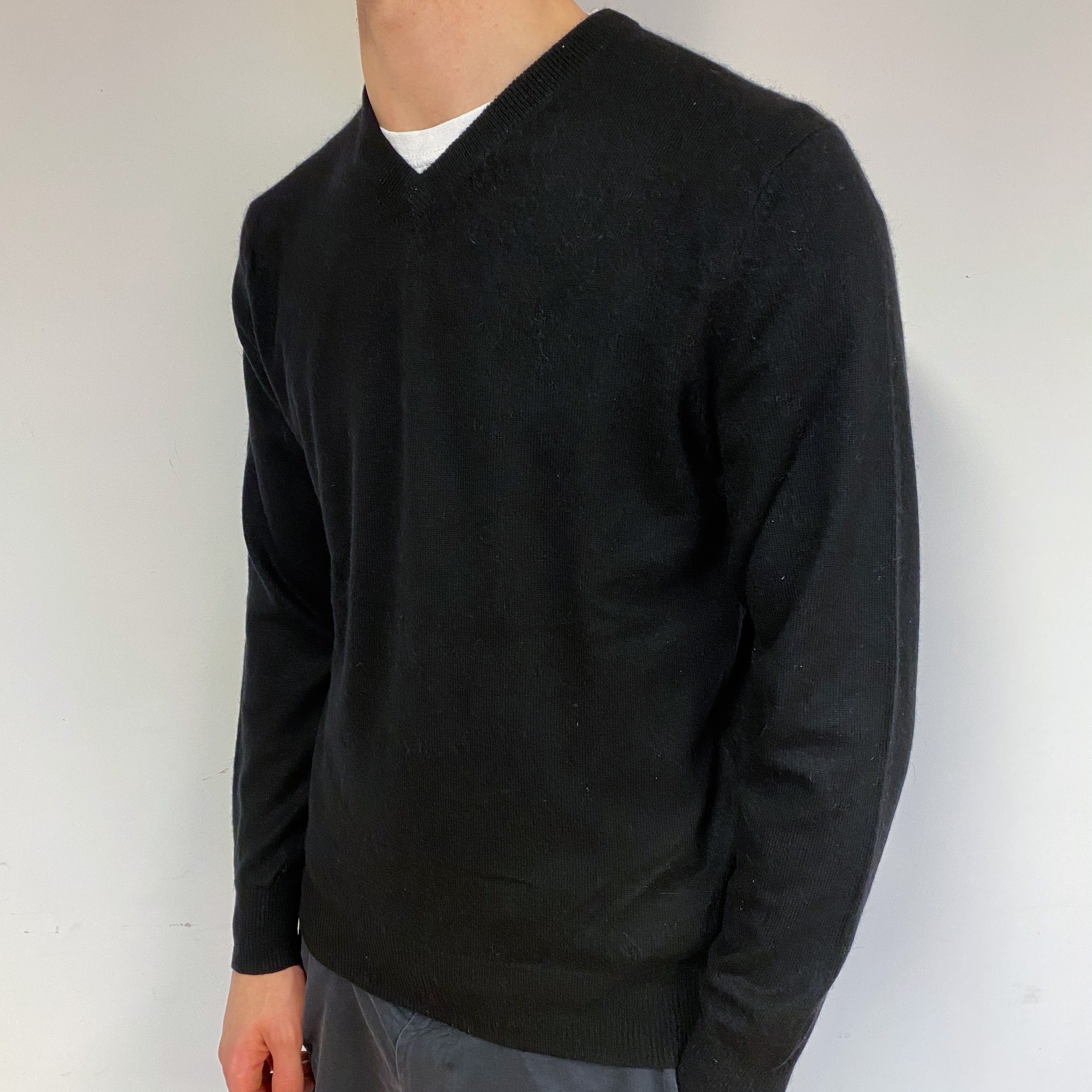 Men's Black Cashmere V-Neck Jumper Medium
