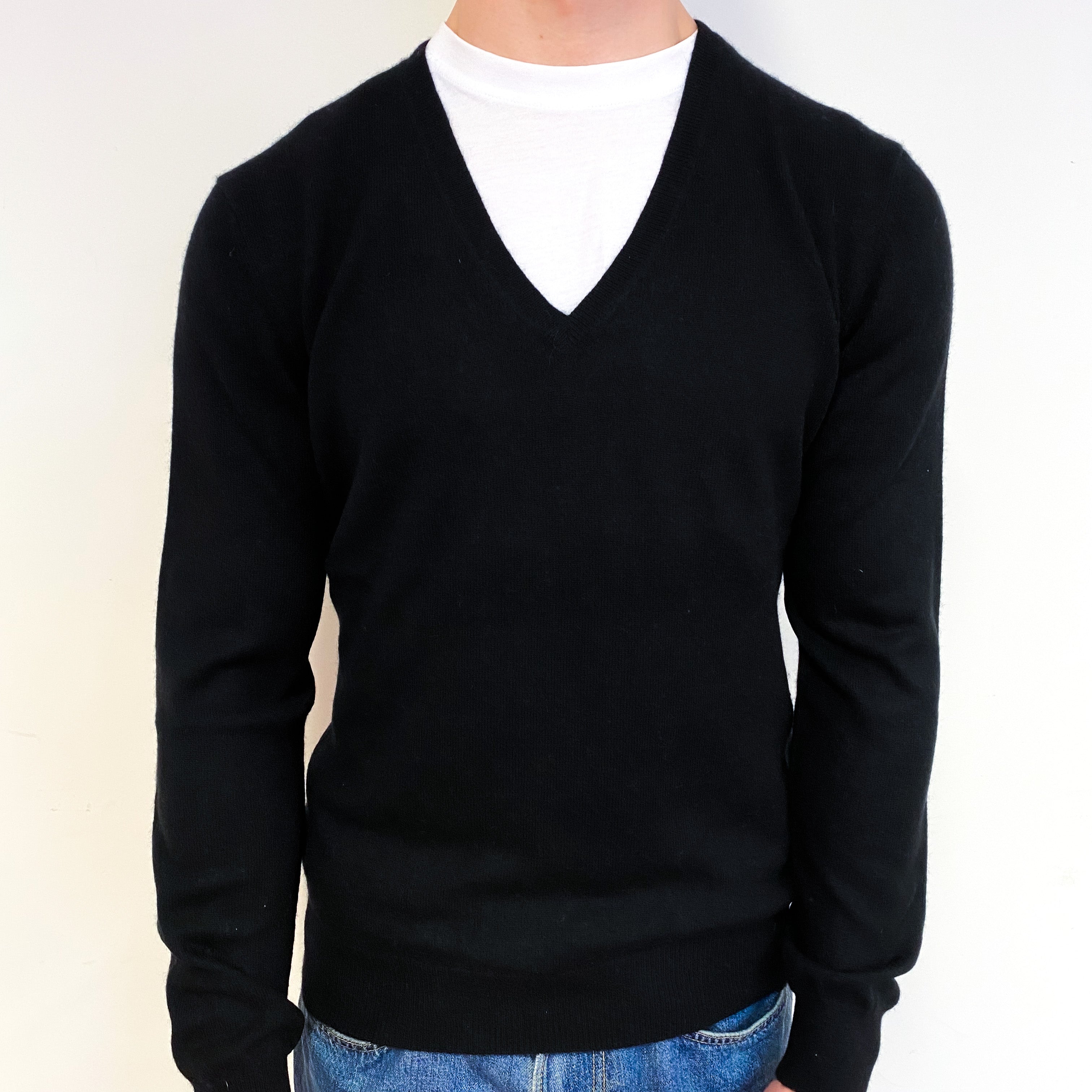 Men's Black Cashmere Low V-Neck Jumper Small