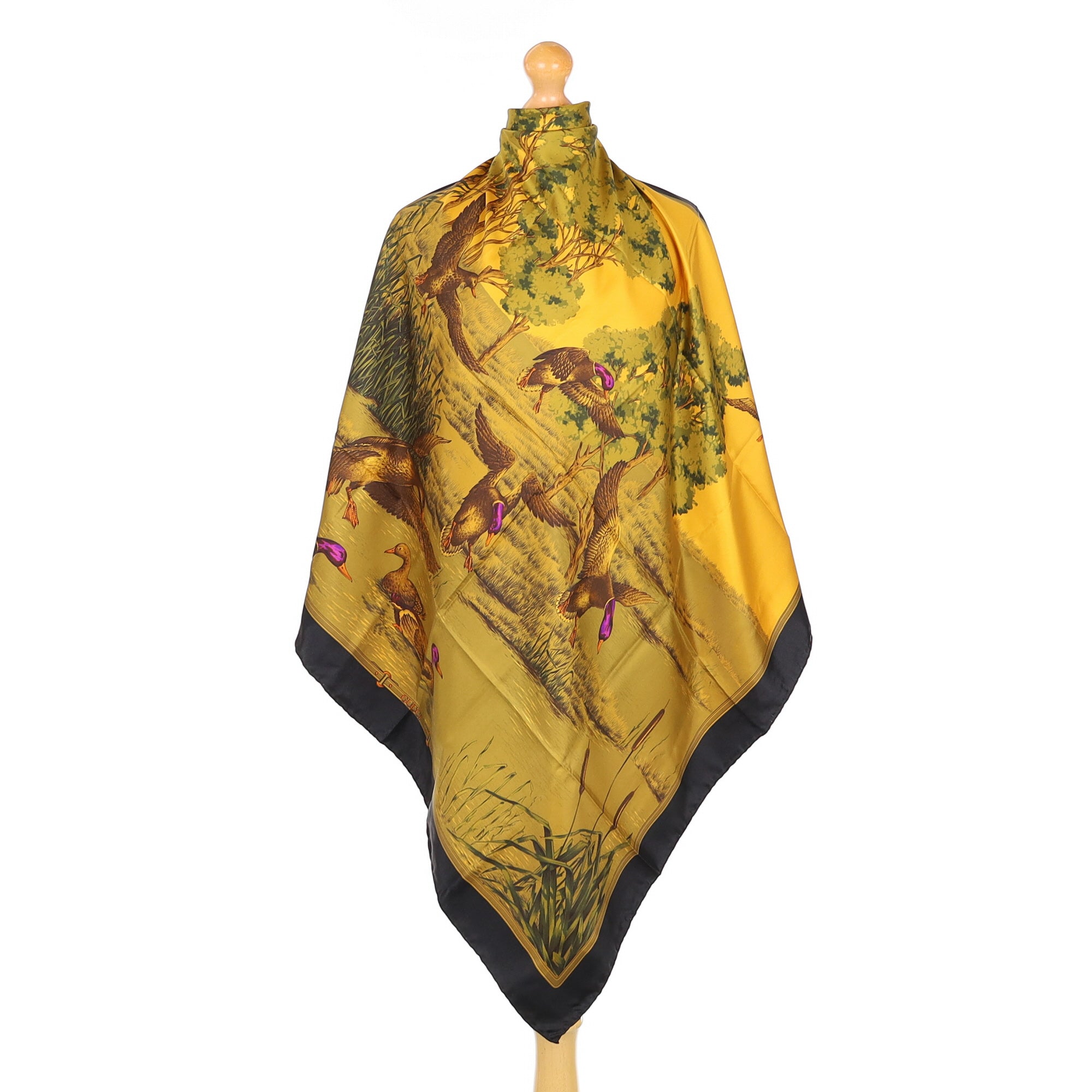 Brand New Gucci Duck Pond Vintage Silk Scarf