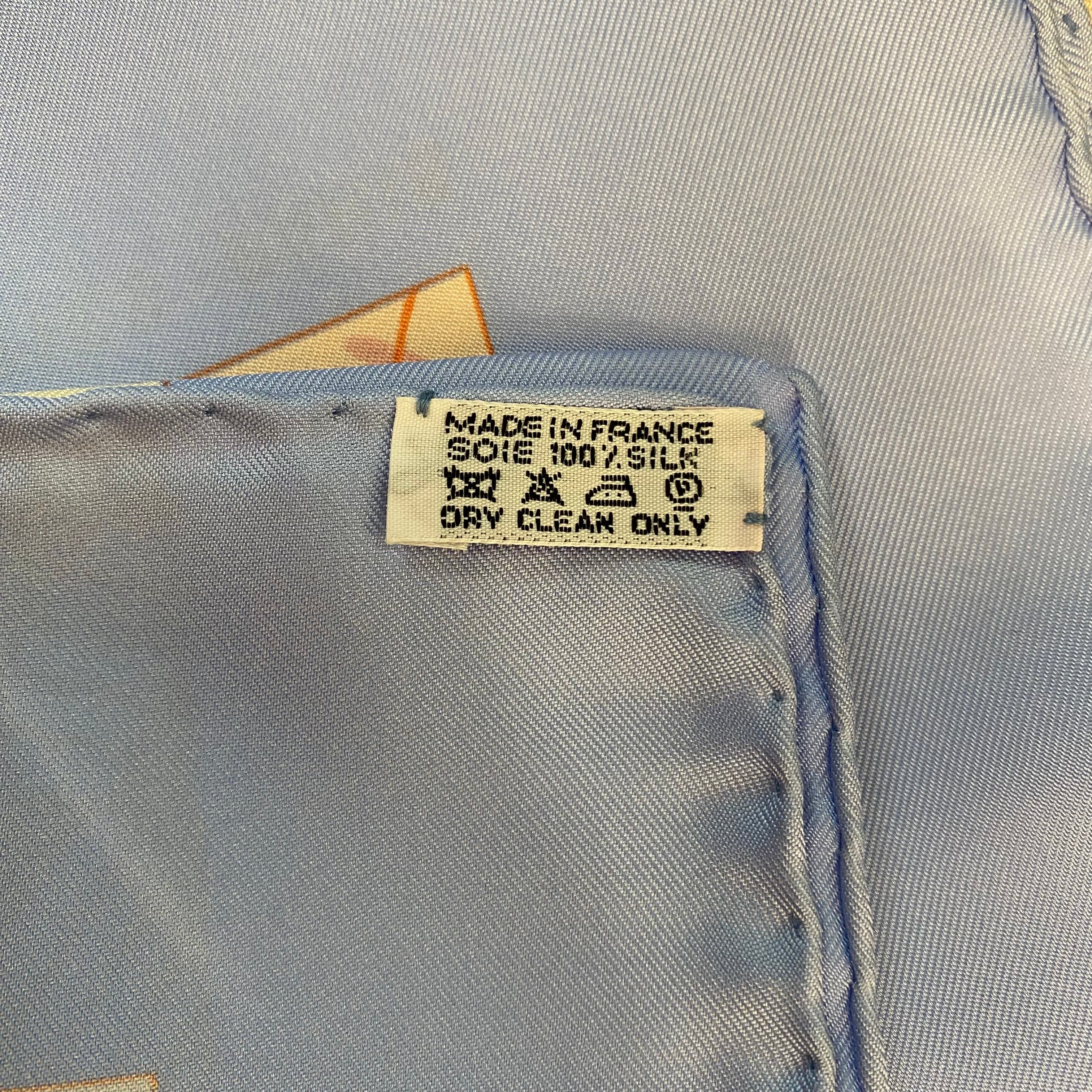 Pristine Hermès Grands Fonds Detail Silk Scarf