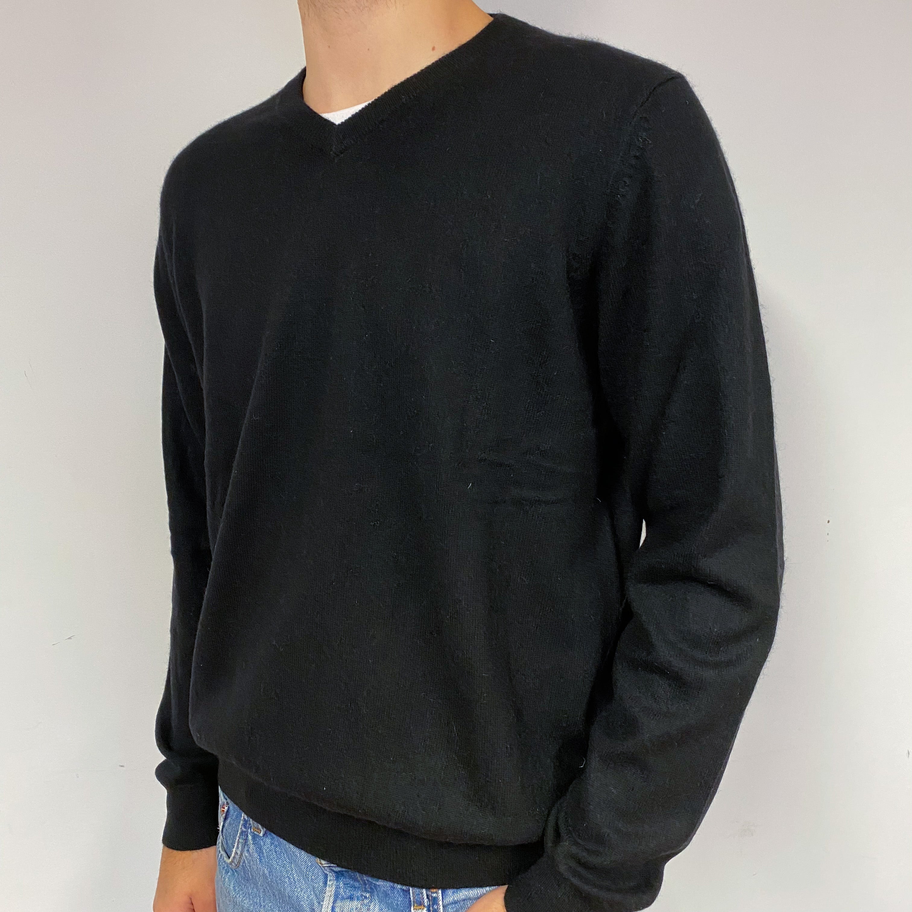 Men's Black Cashmere V-Neck Jumper Large