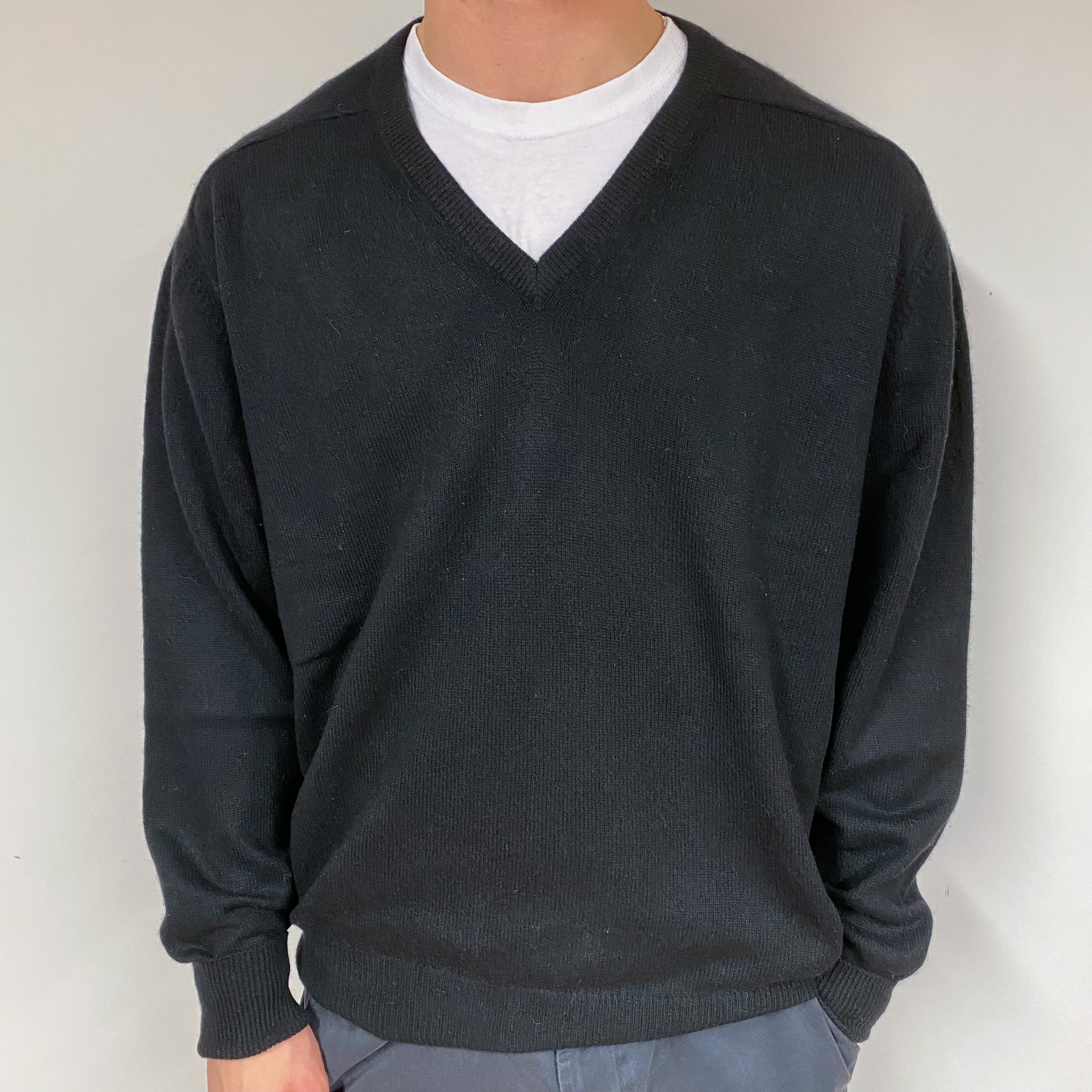 Men's Vintage Black Cashmere V-Neck Jumper Large