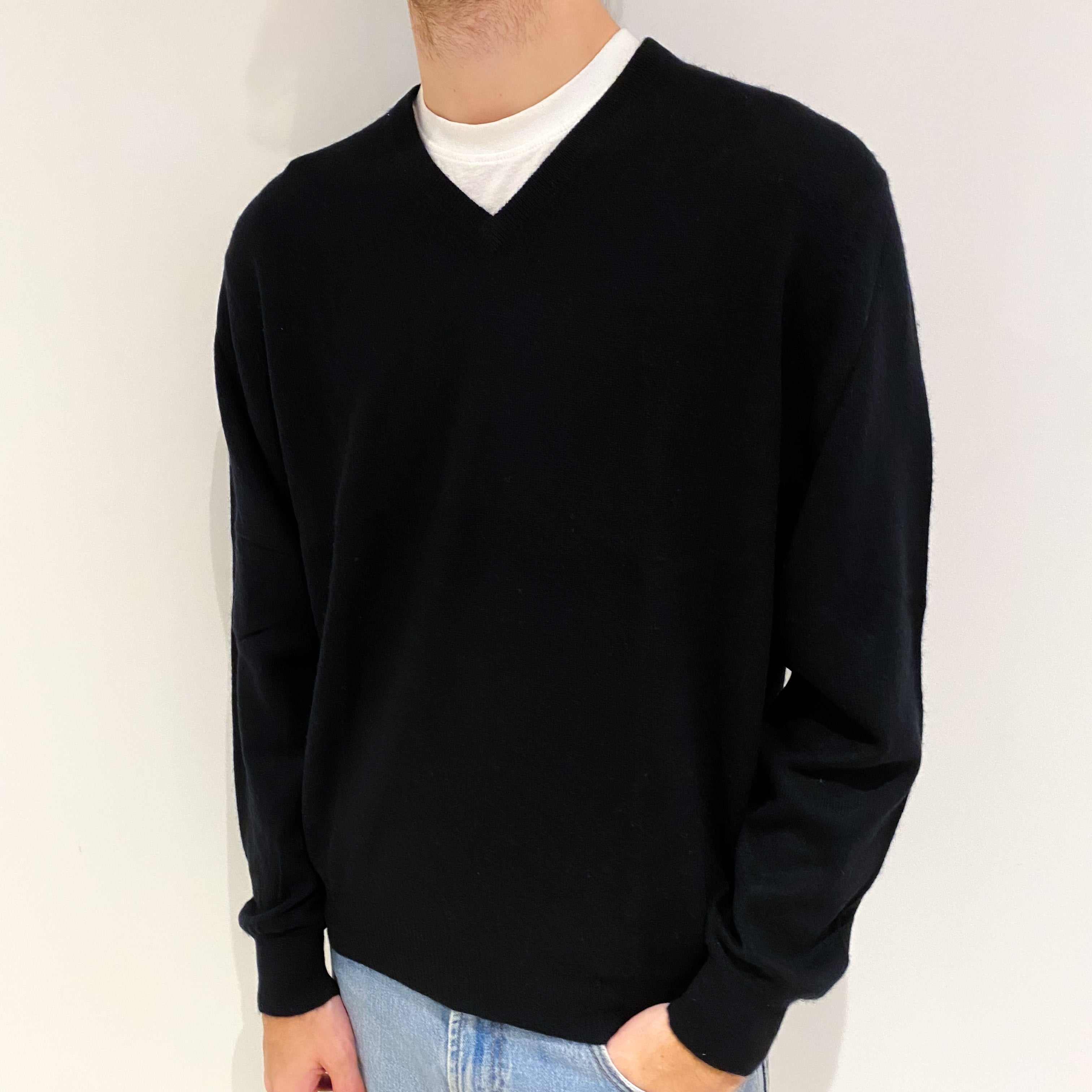 Men's Black Cashmere V Neck Jumper Medium