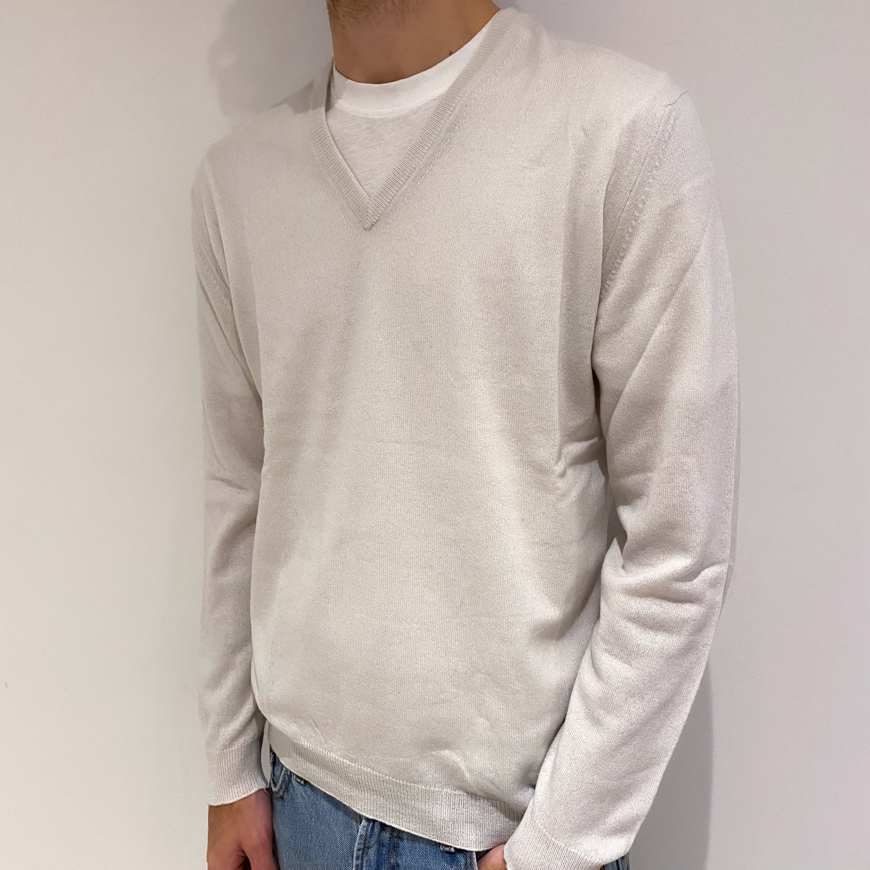 Men's Winter White Lightweight Cashmere V Neck Jumper Large
