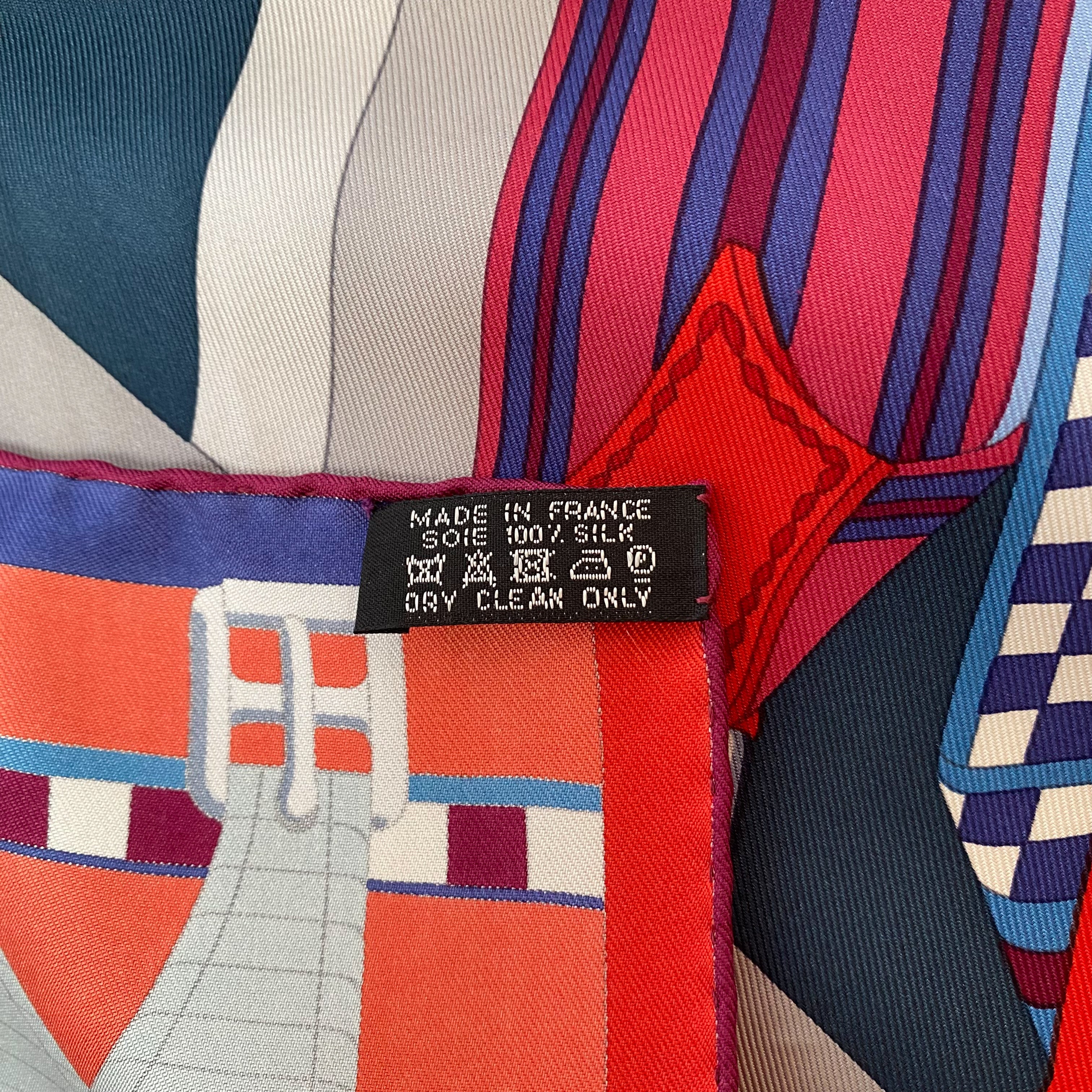 Immaculate Boxed Hermes Sangles en Zigzag Designer Silk Scarf