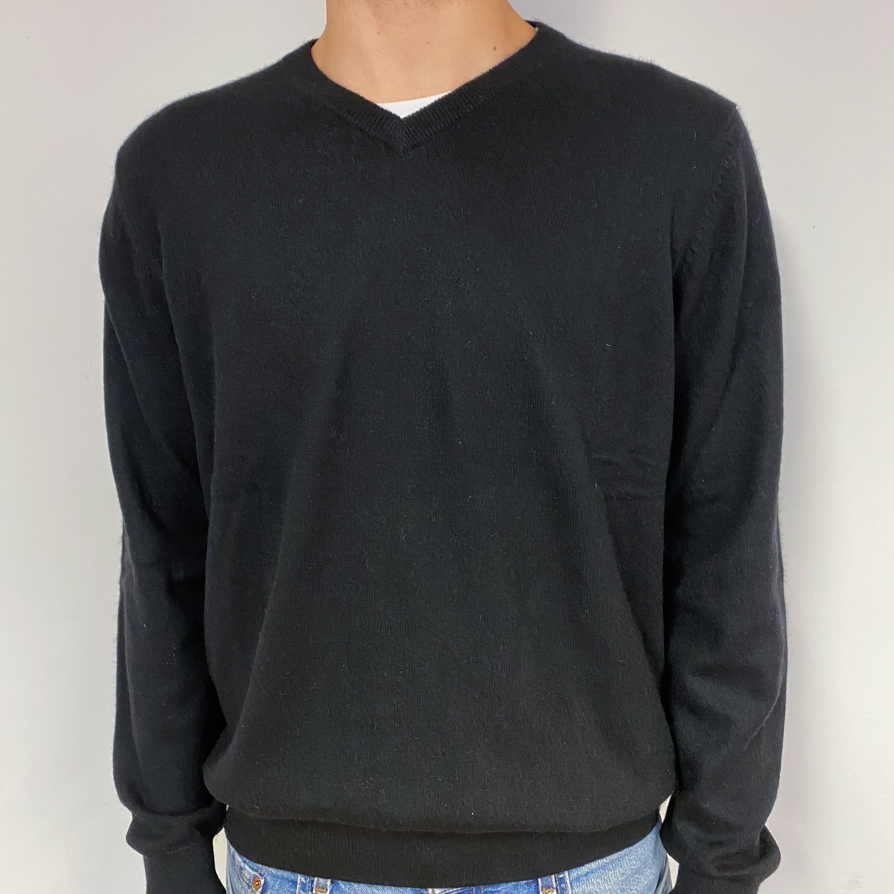 Men's Black Cashmere V-Neck Jumper Large