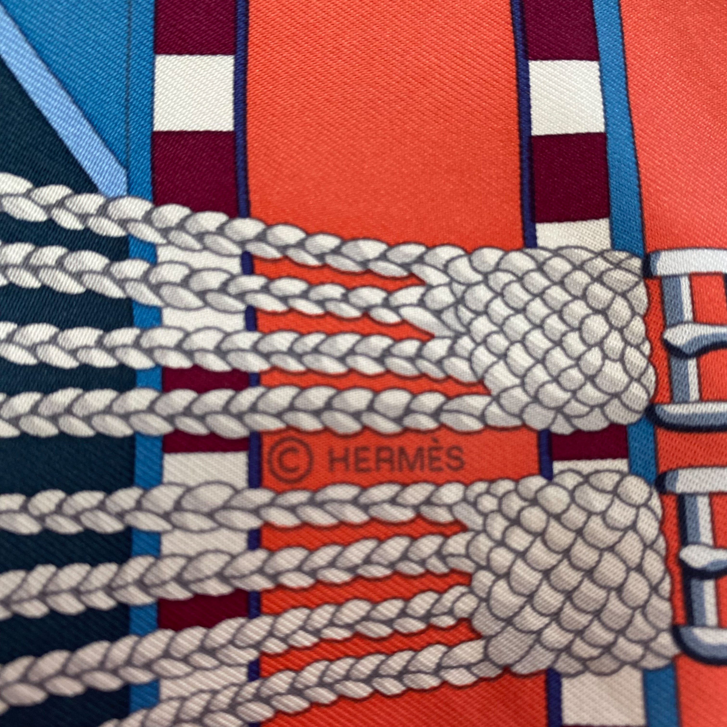 Immaculate Boxed Hermes Sangles en Zigzag Designer Silk Scarf