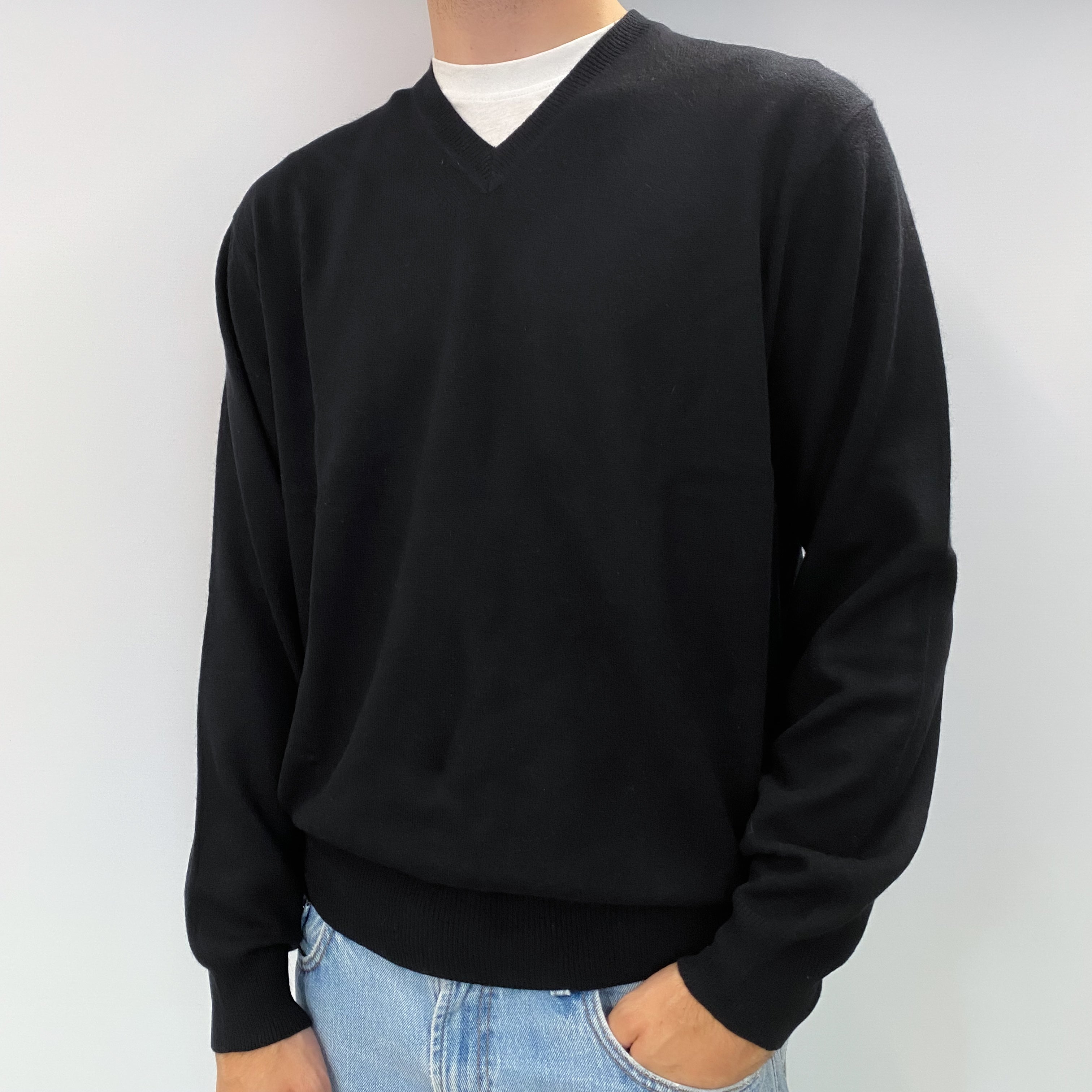 Men's Black Cashmere V Neck Jumper Large