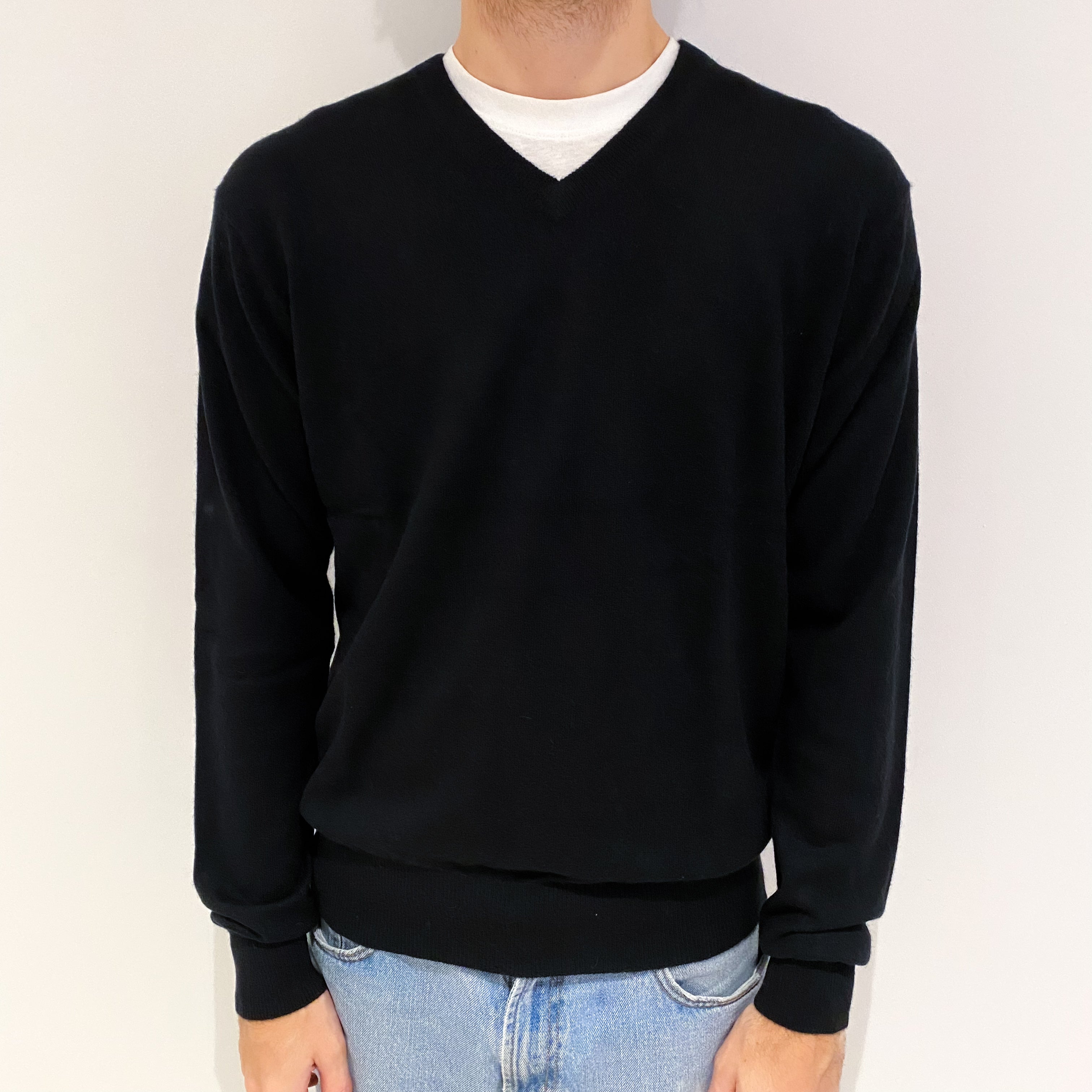 Men's Black Cashmere V Neck Jumper Medium