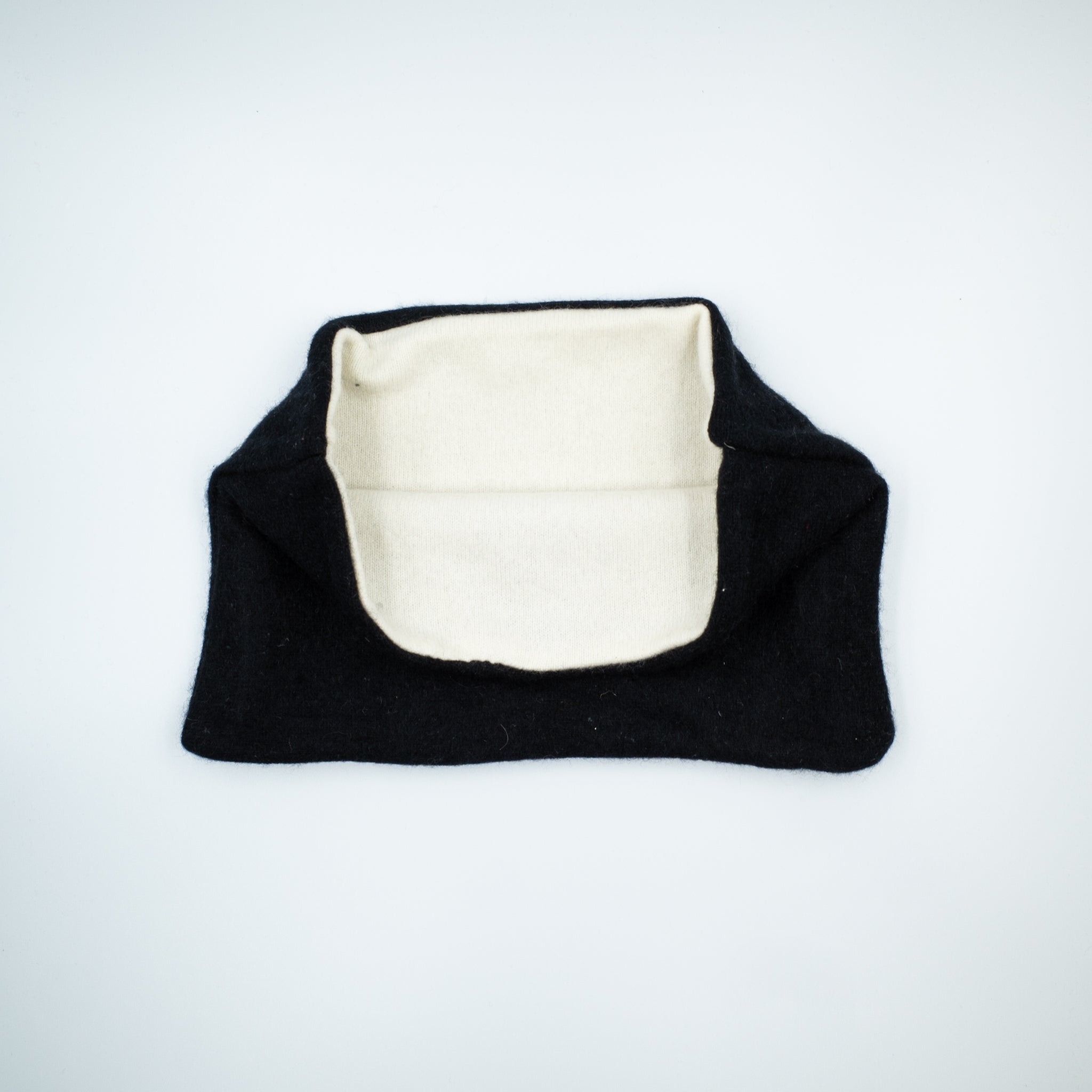 Men’s Ivory and Black Neck Warmer NEARLY NEW CASHMERE CO.