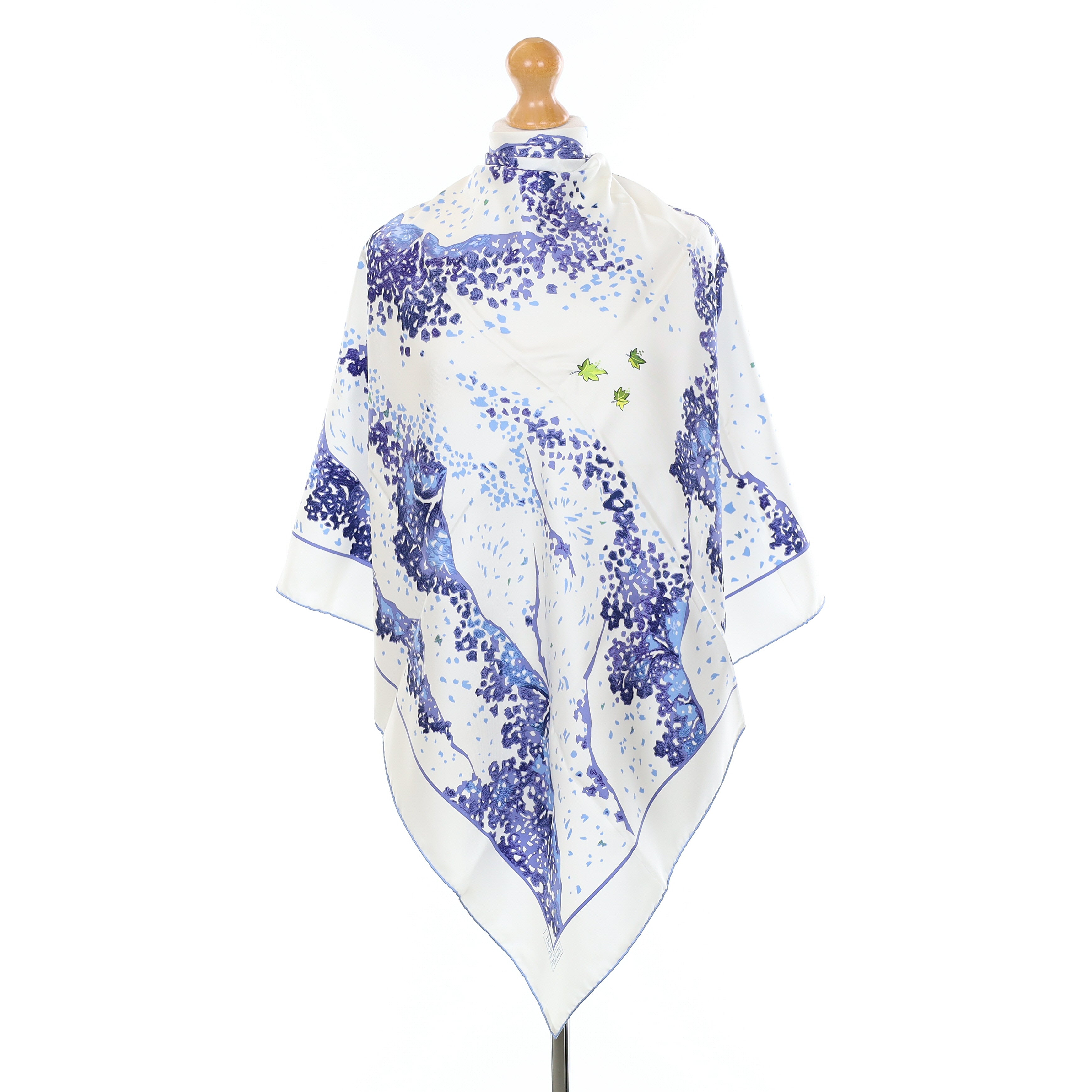 Brand New Boxed Hermès Trois Feuilles Silk Scarf