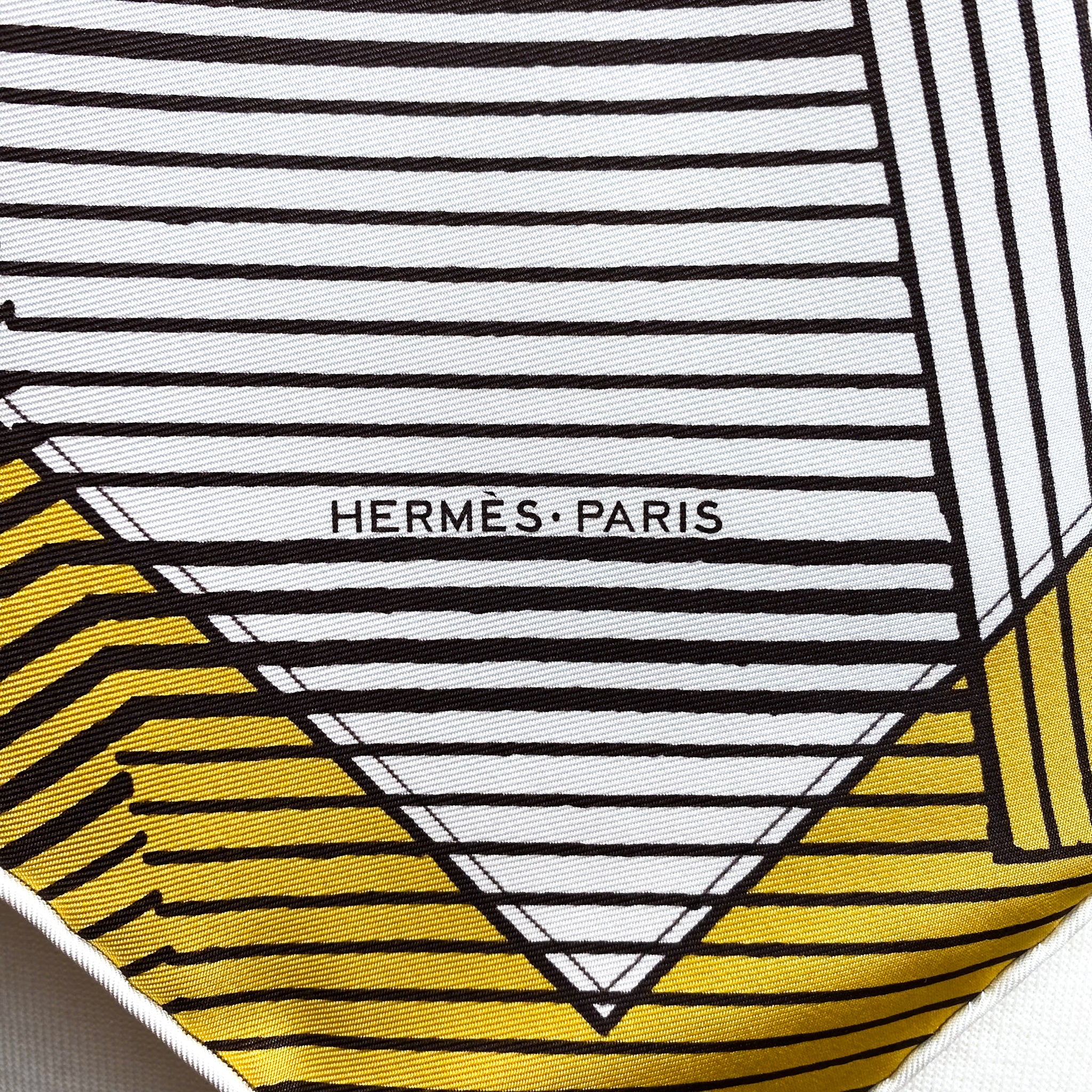 Unworn Boxed Hermes Jeu des Omnibus et Dames Silk Scarf