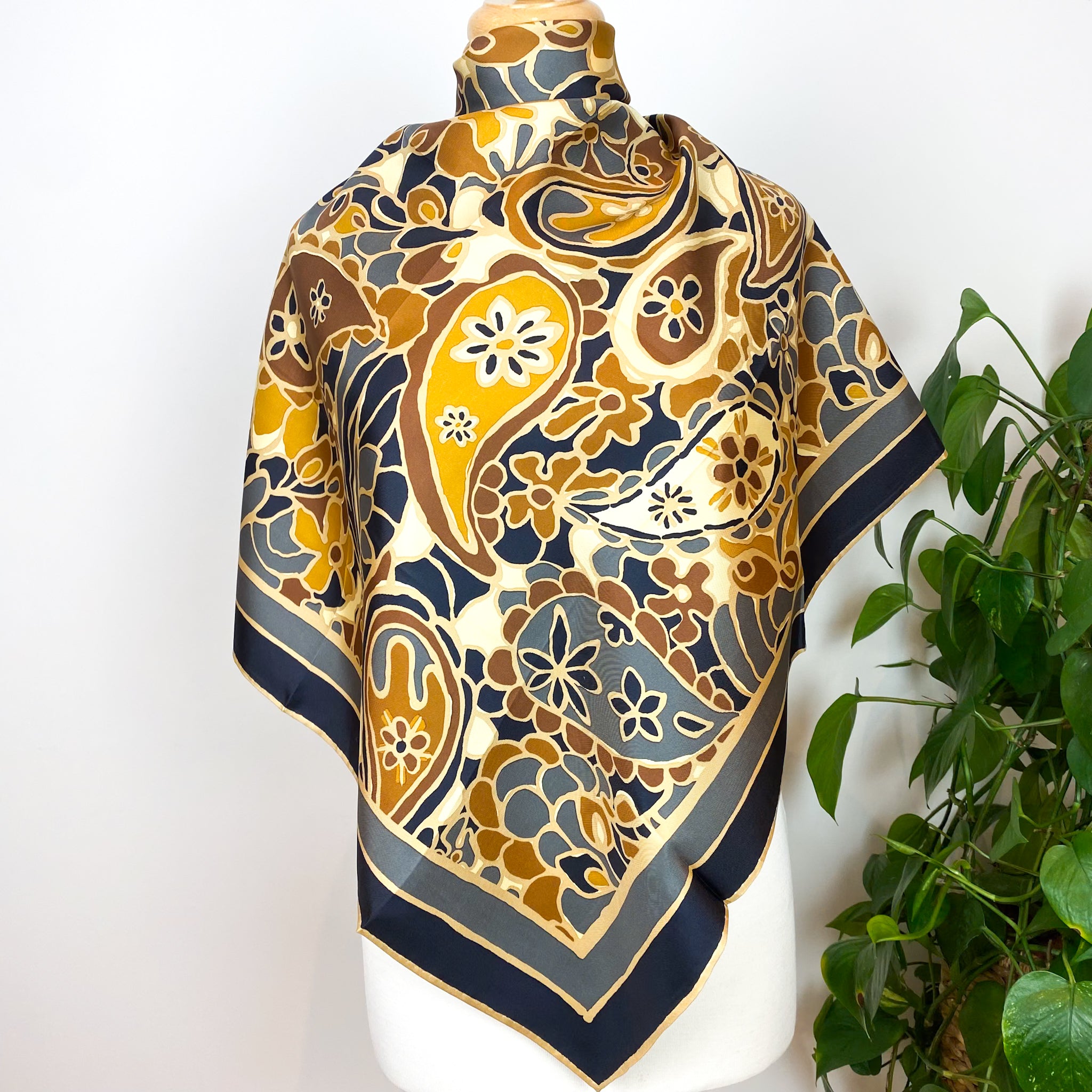 Brand New Boxed Jim Thompson Designer Silk Scarf