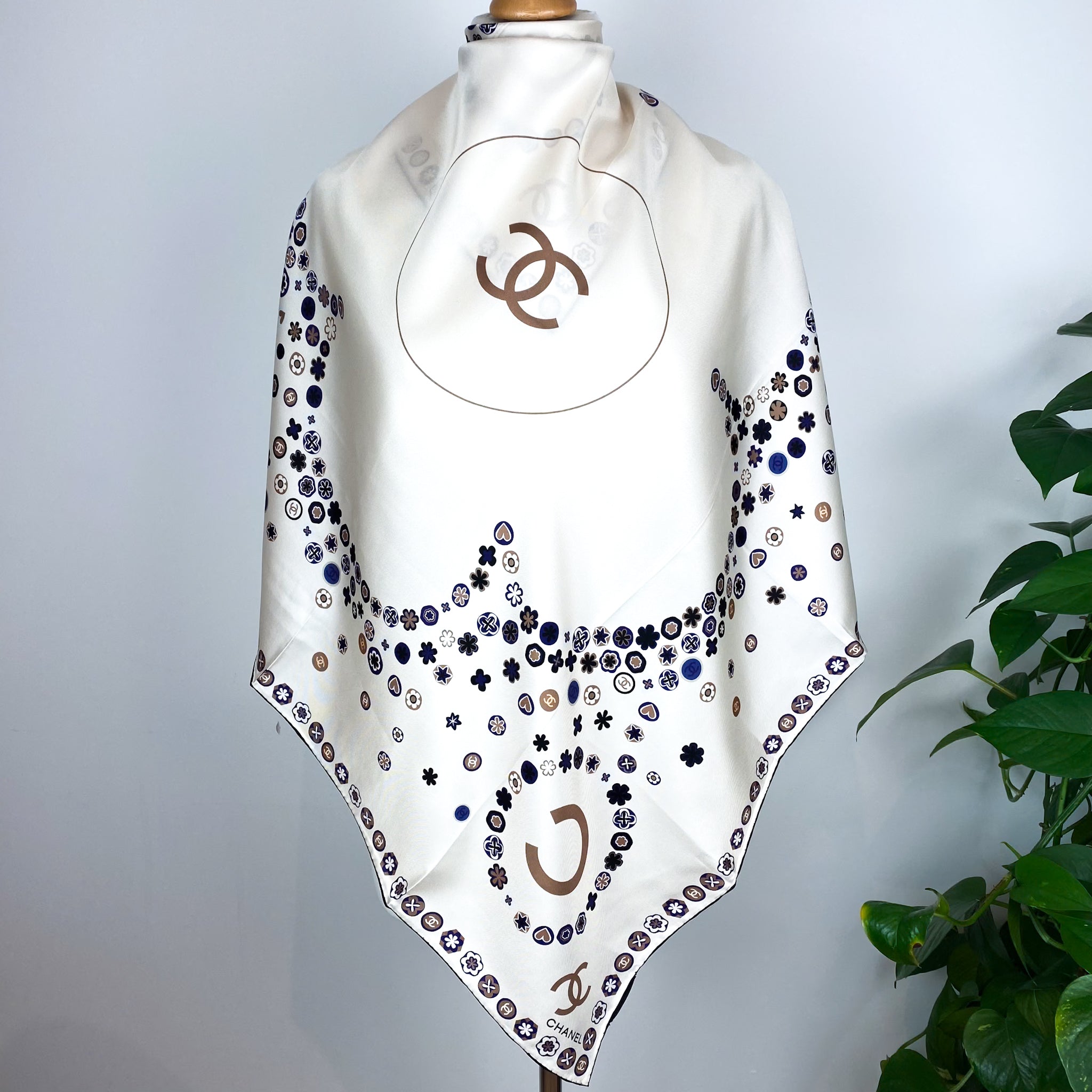 Immaculate Chanel Designer Silk Scarf