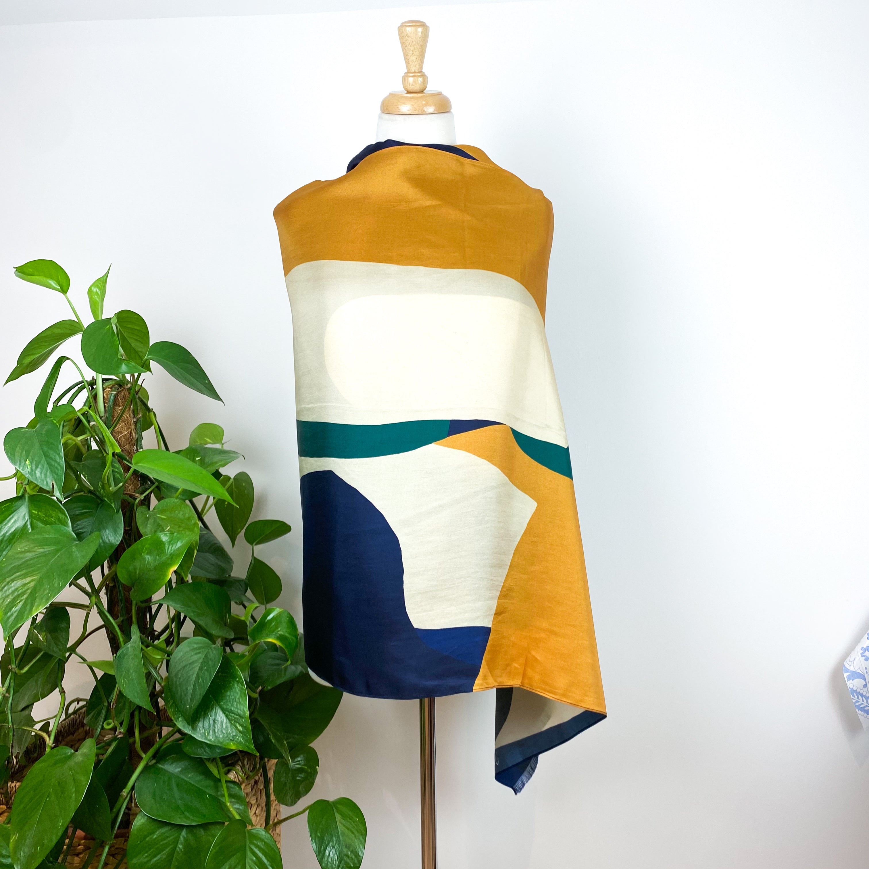 New Generous Jaeger Wrap Style Silk Scarf
