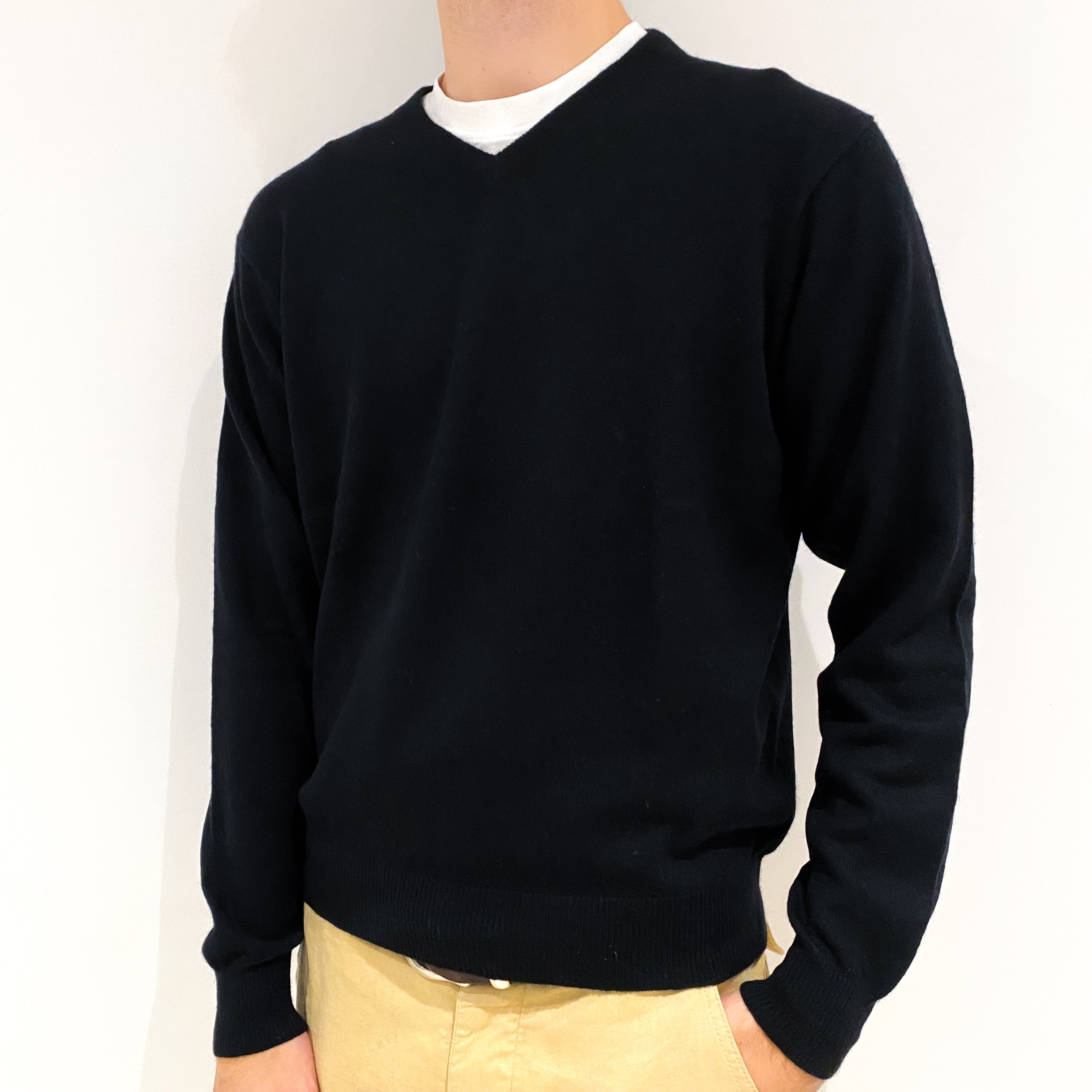 Men's Black Cashmere V-Neck Jumper Large