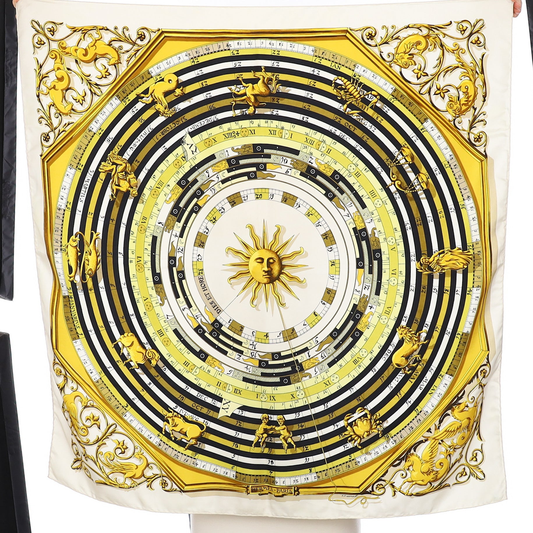 Hermès Dies et Hore Silk Scarf