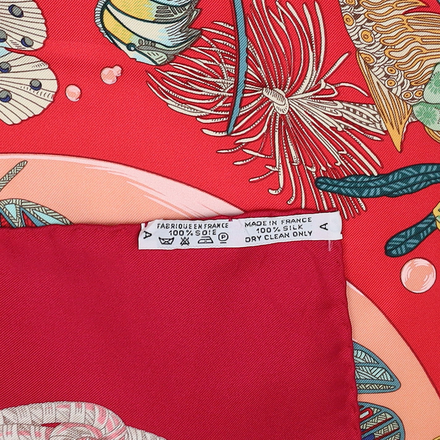 Pristine Hermès Grands Fonds Silk Scarf