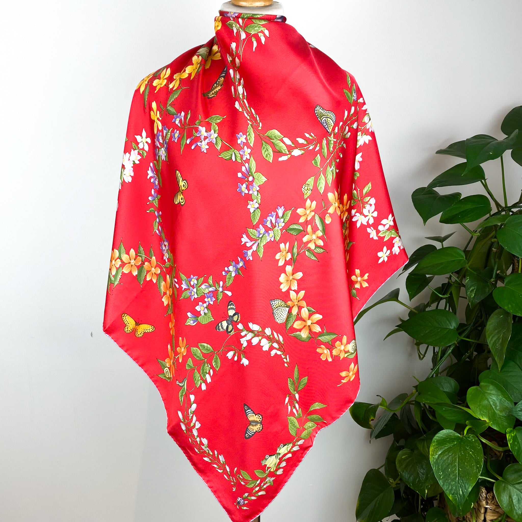 Brand New Boxed Salvatore Ferragamo Floral Designer Silk Scarf