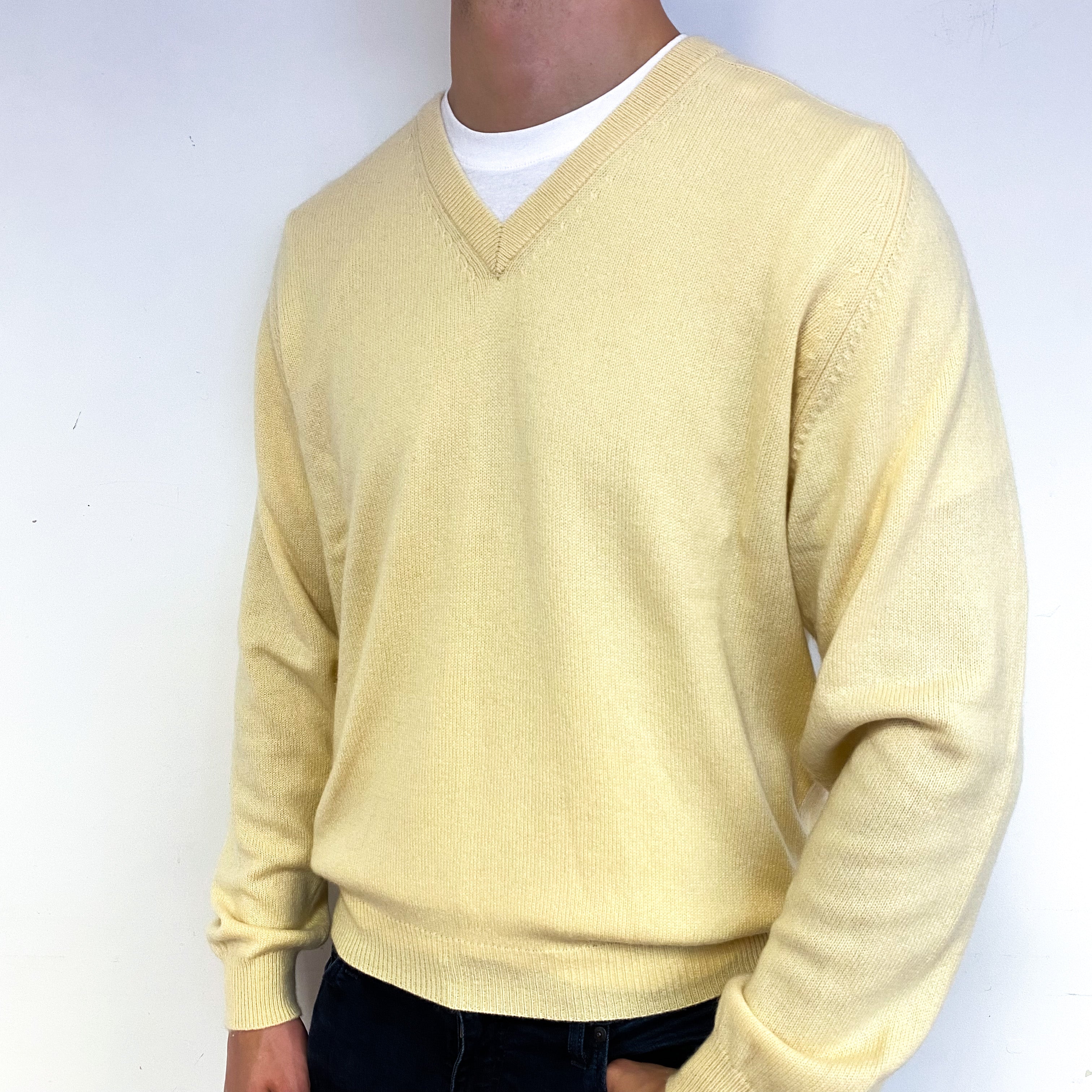 Men's Pale Custard Yellow Cashmere V-Neck Jumper Extra Large