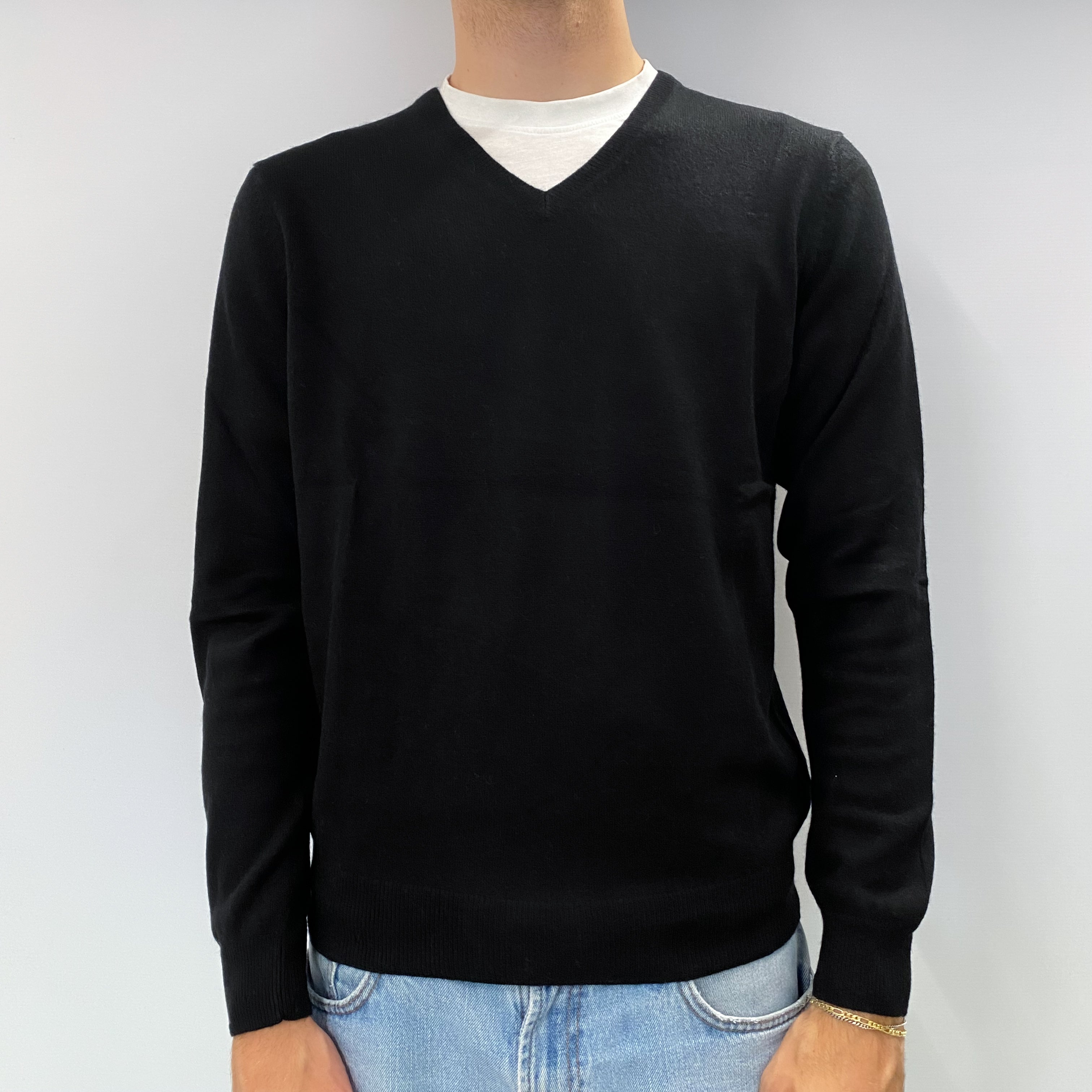 Men's Black Cashmere V Neck Jumper Large
