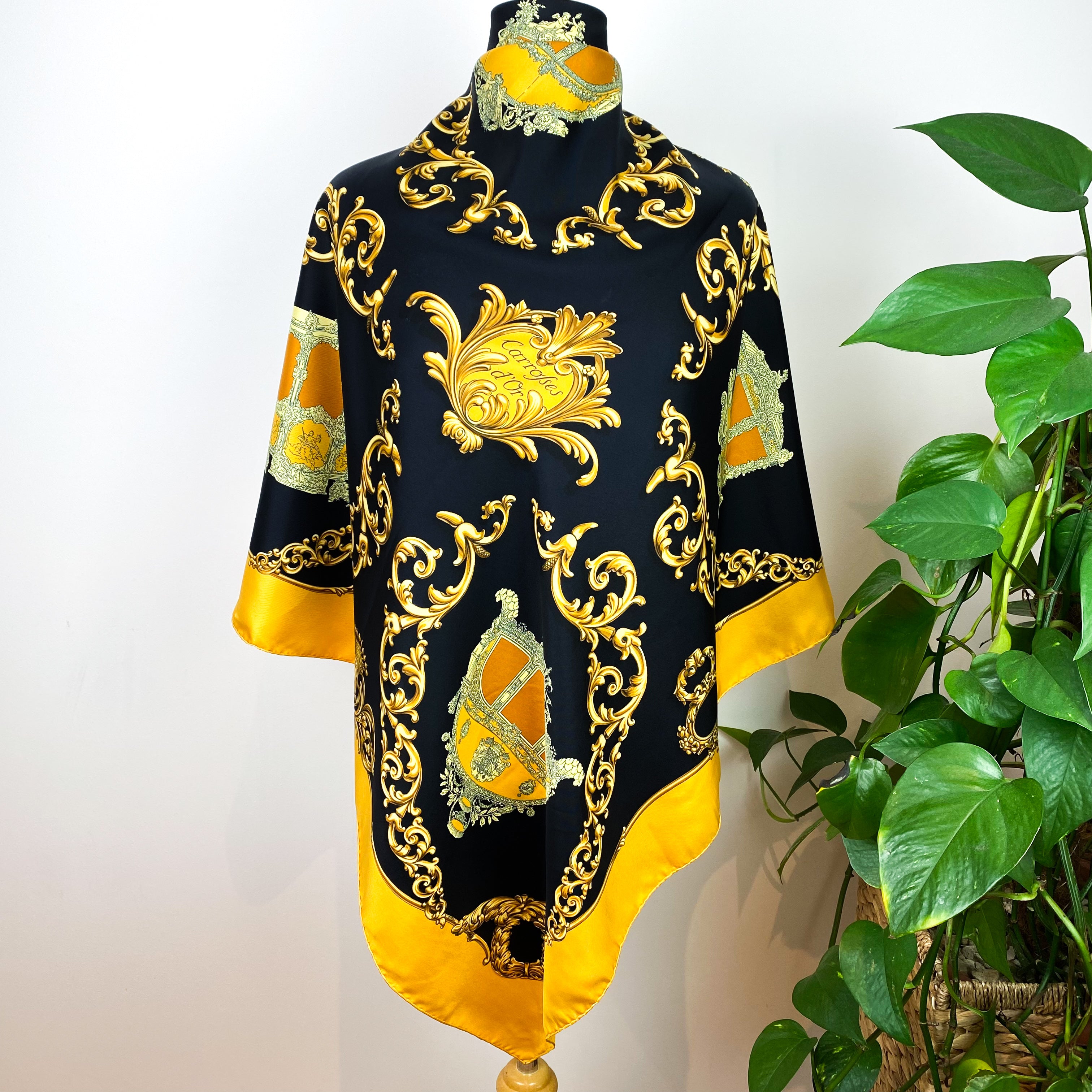 Boxed Hermes Carrosses d’Or Vintage Silk Scarf
