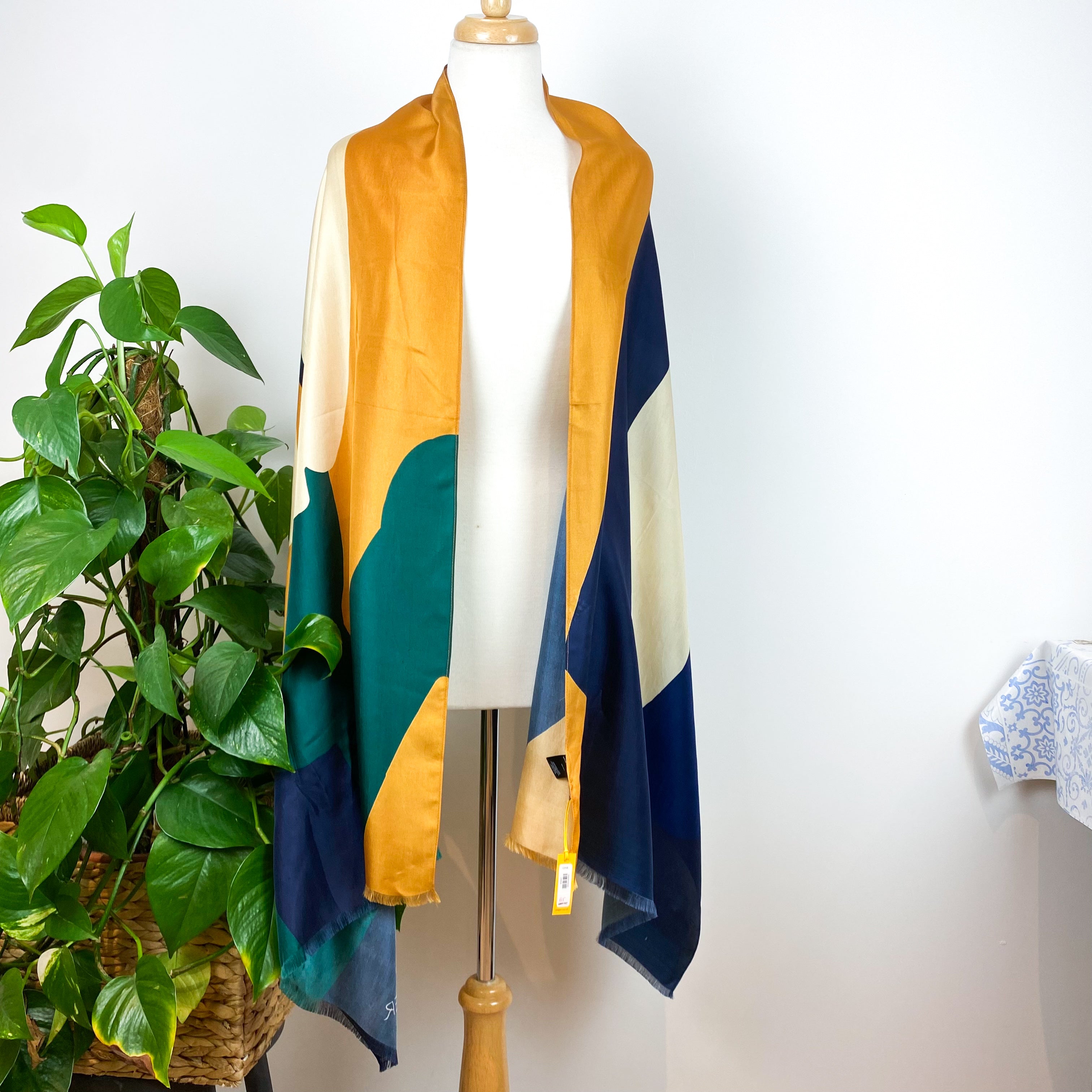 New Generous Jaeger Wrap Style Silk Scarf