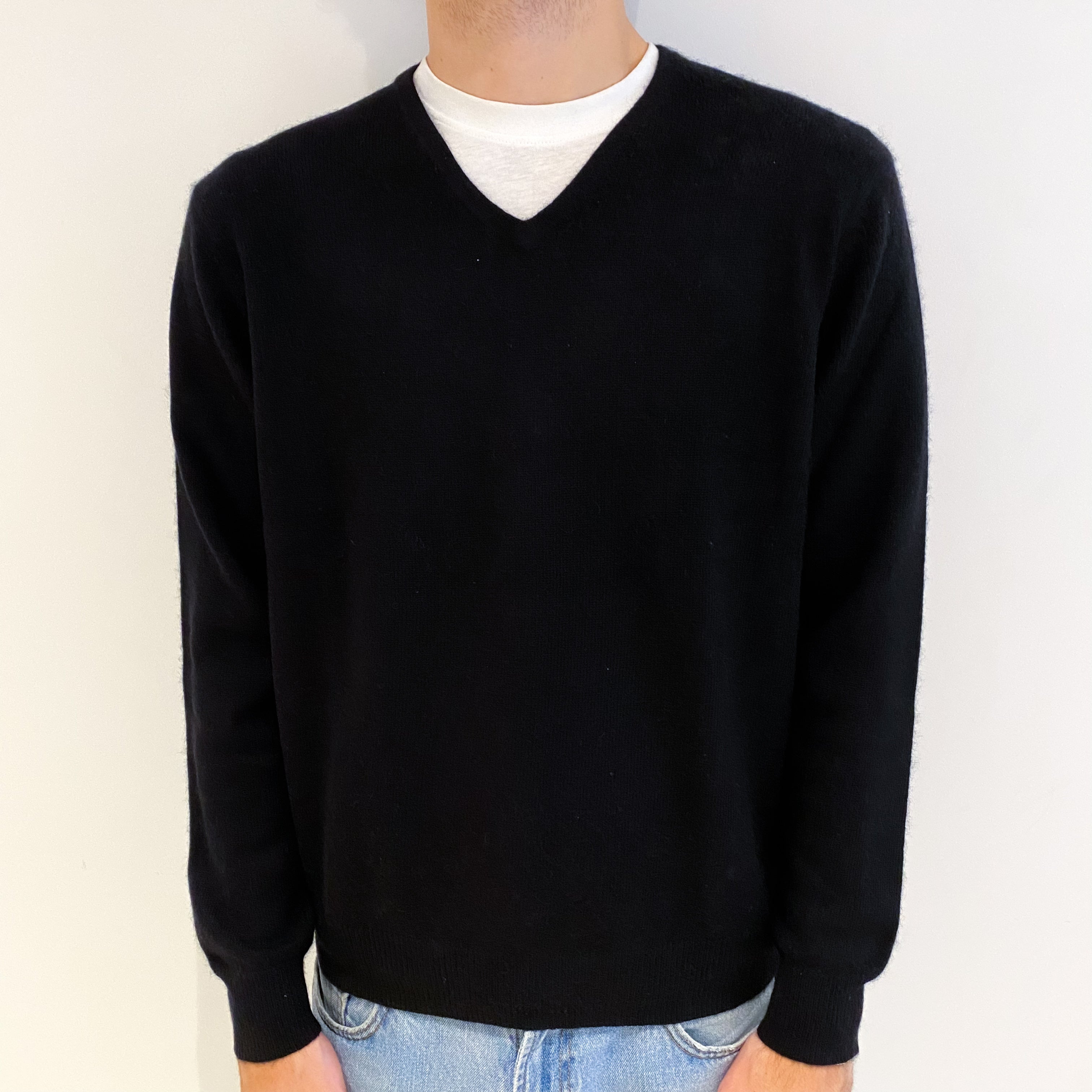 Men's Black Cashmere V Neck Jumper Large