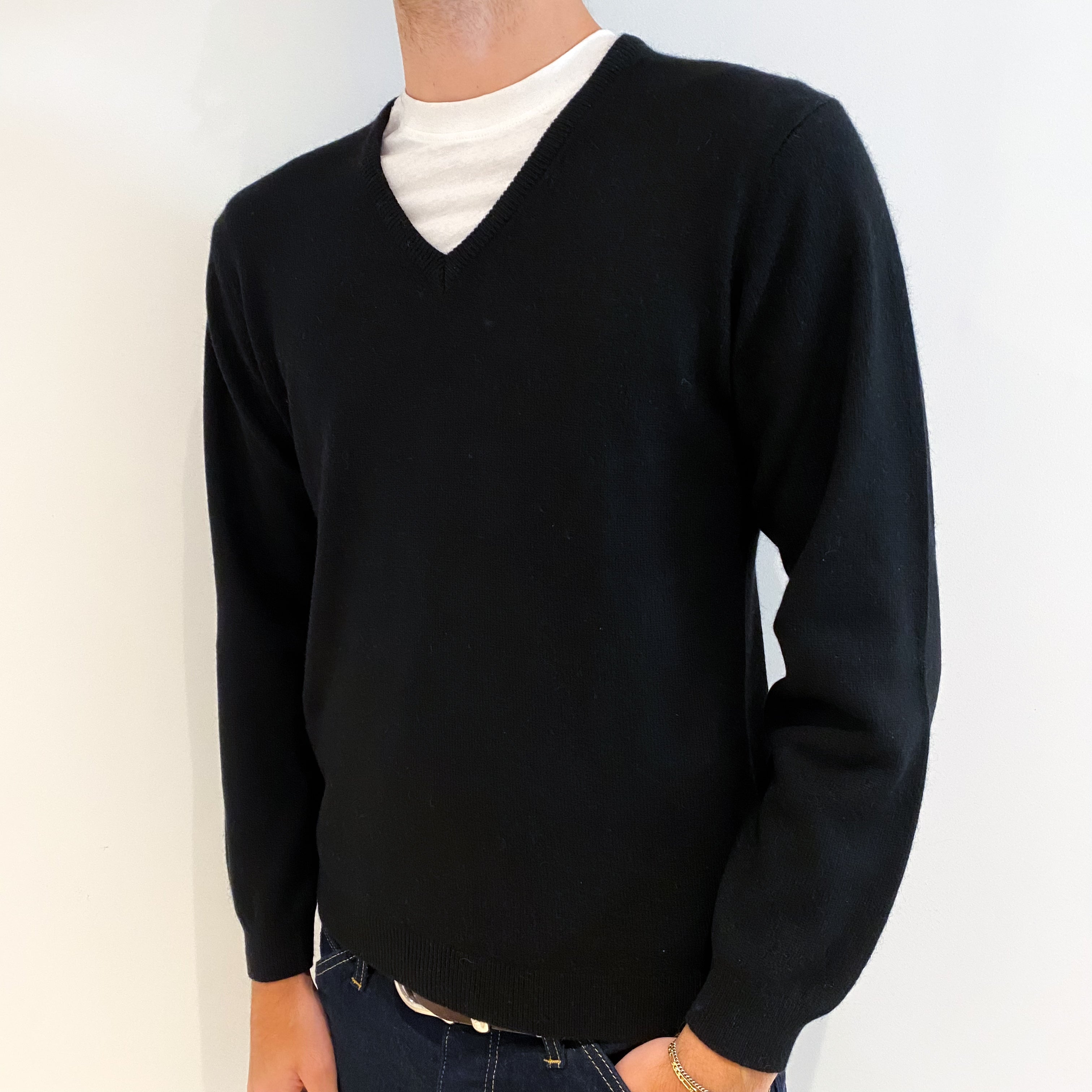 Men's Black Cashmere V-Neck Jumper Medium