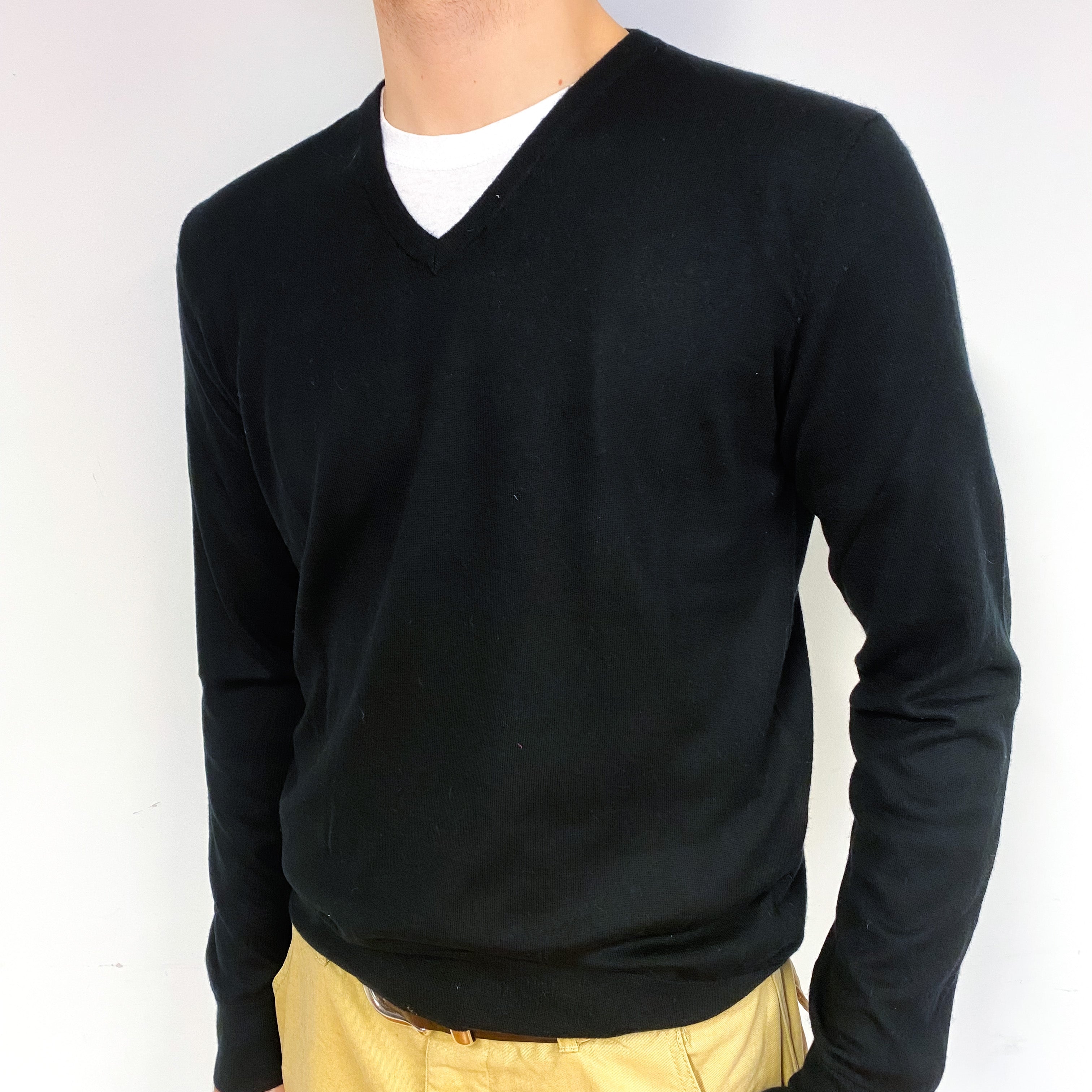 Men's Black Cashmere V-Neck Jumper Large