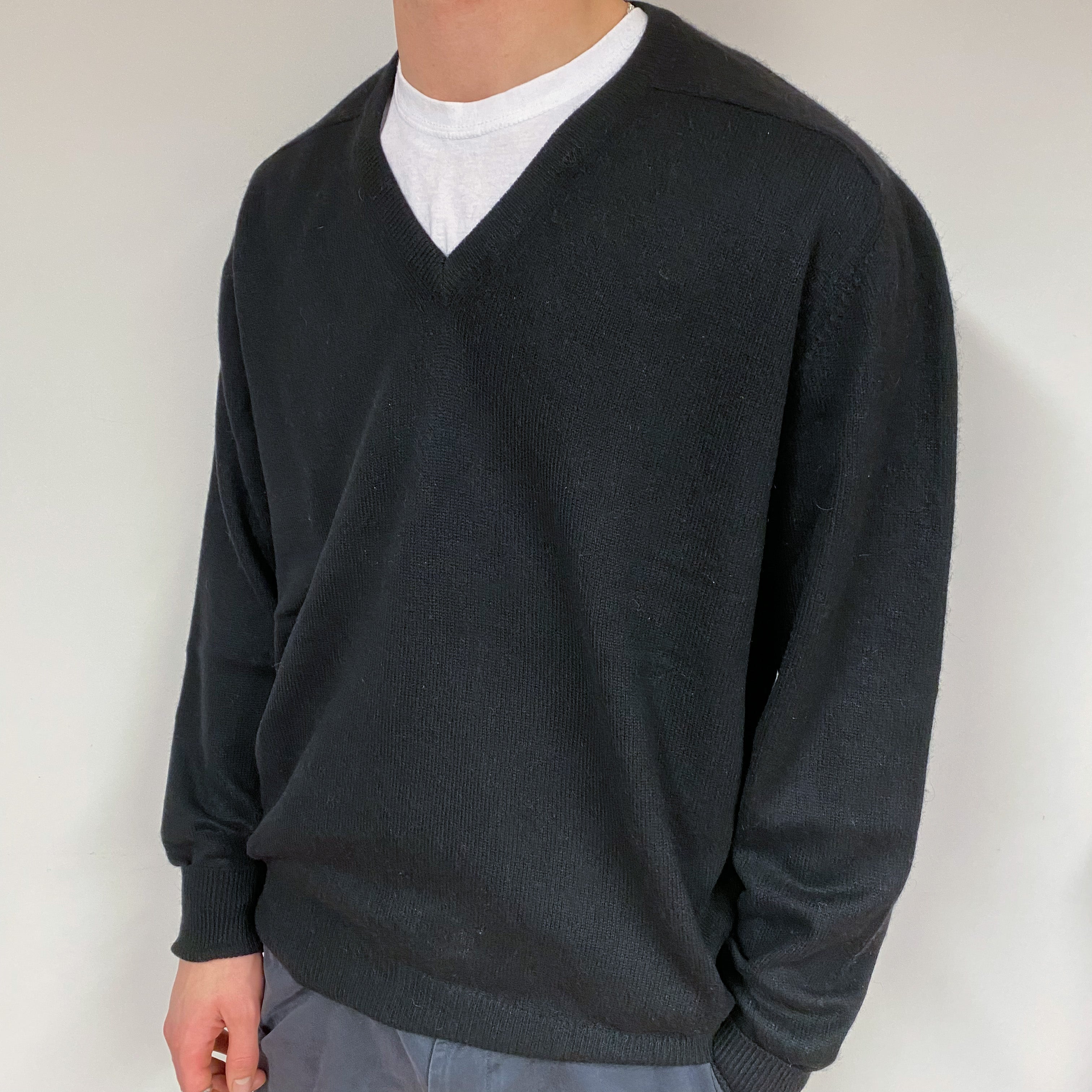 Men's Vintage Black Cashmere V-Neck Jumper Large