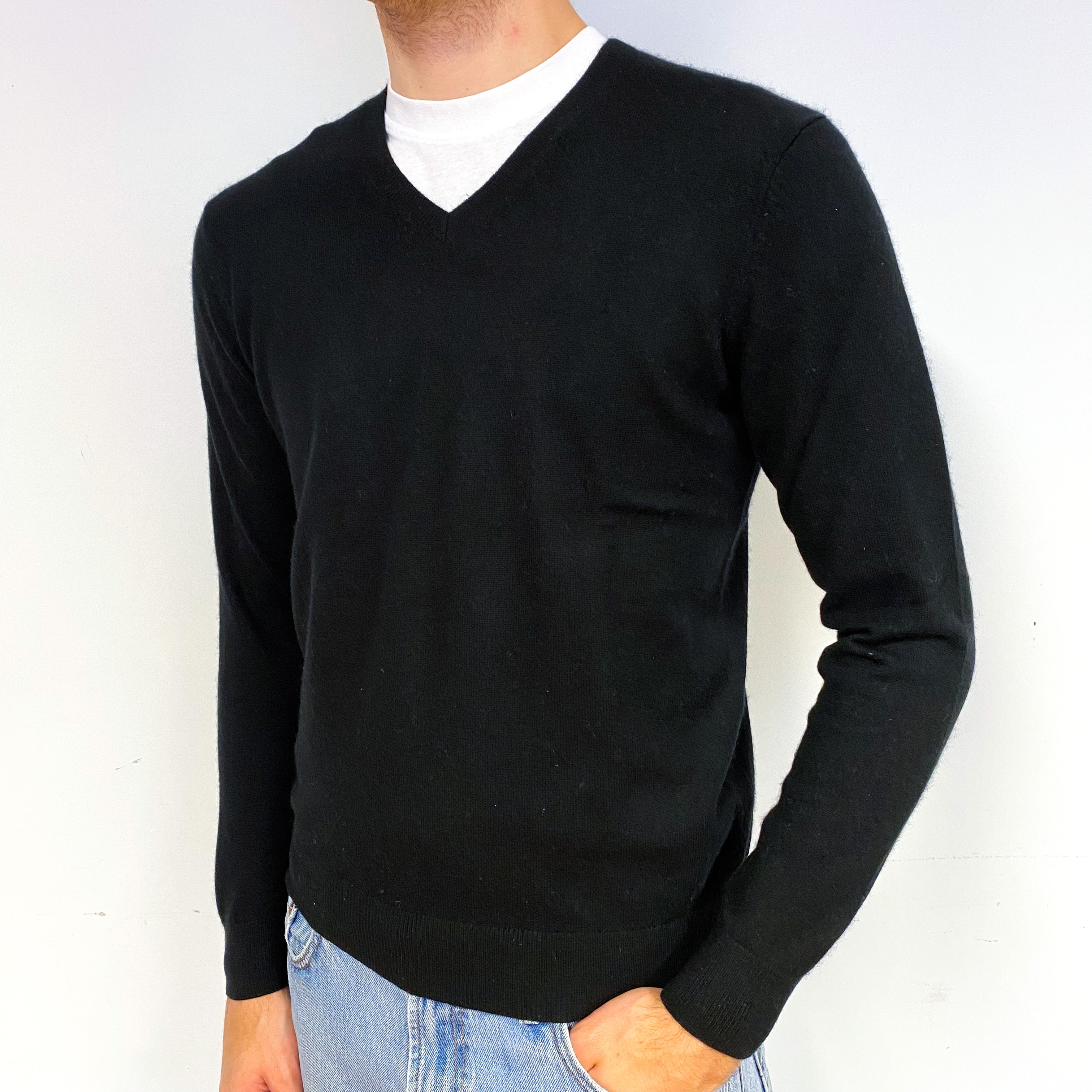 Men's Black Cashmere V-Neck Jumper Medium