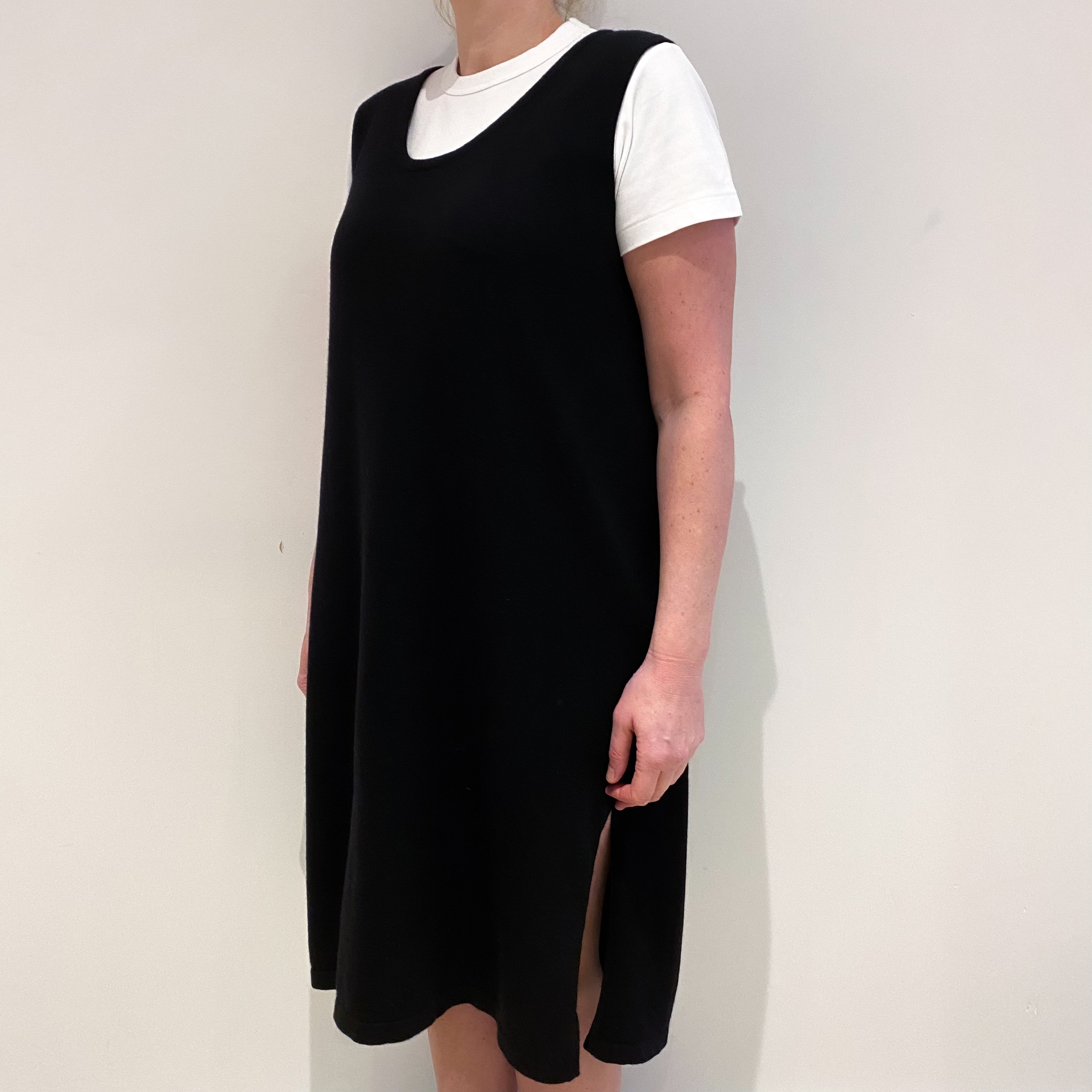 Black Sleeveless Cashmere Scoop Neck Dress Large