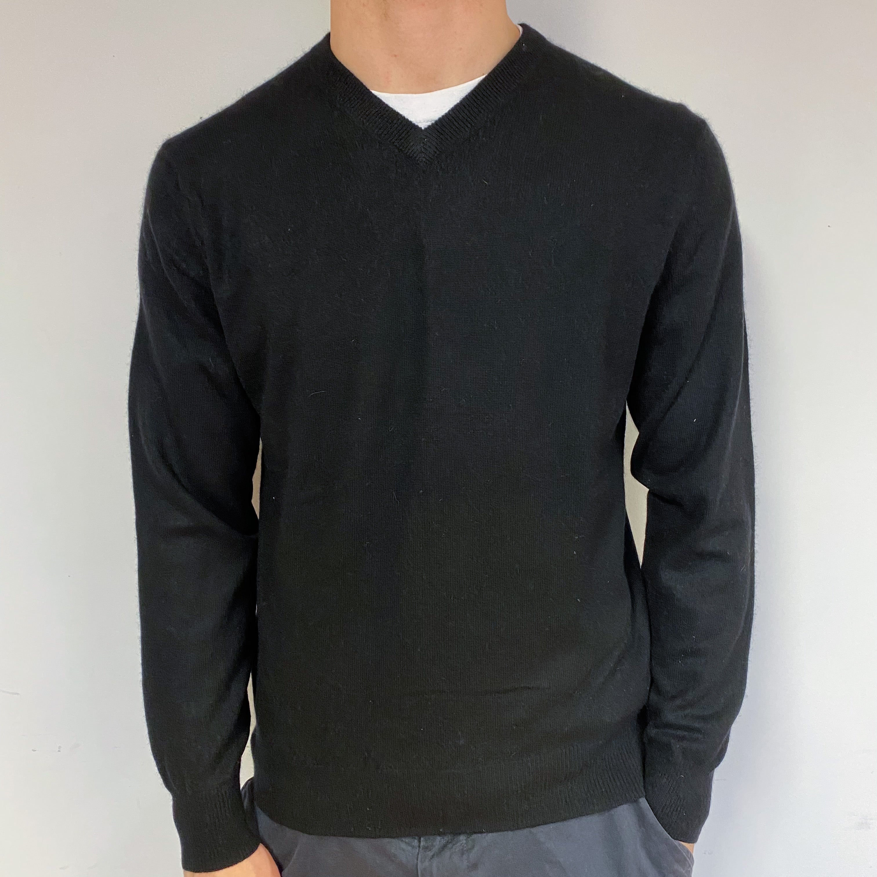 Men's Black Cashmere V-Neck Jumper Medium