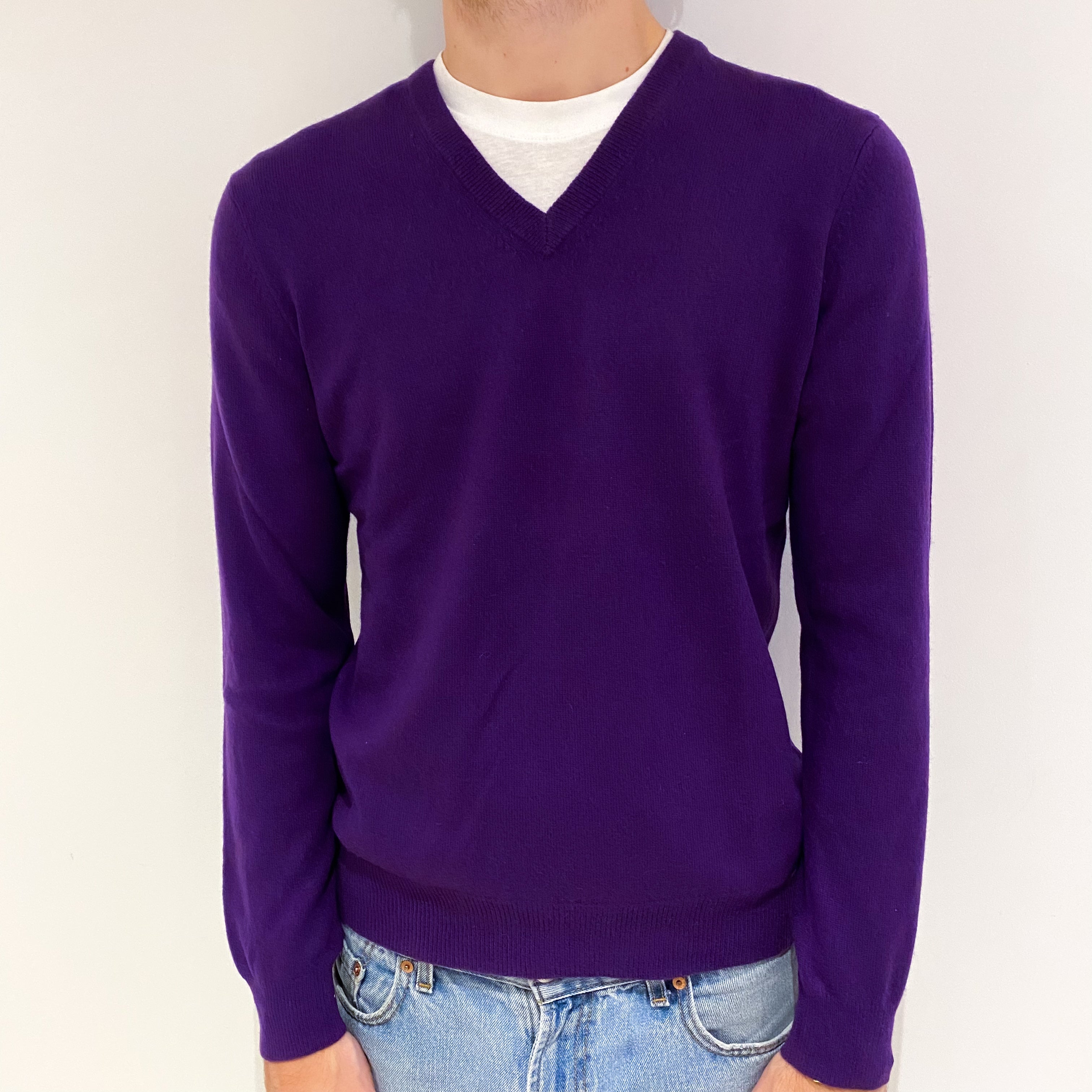 Men's Pansy Purple Cashmere V Neck Jumper Medium