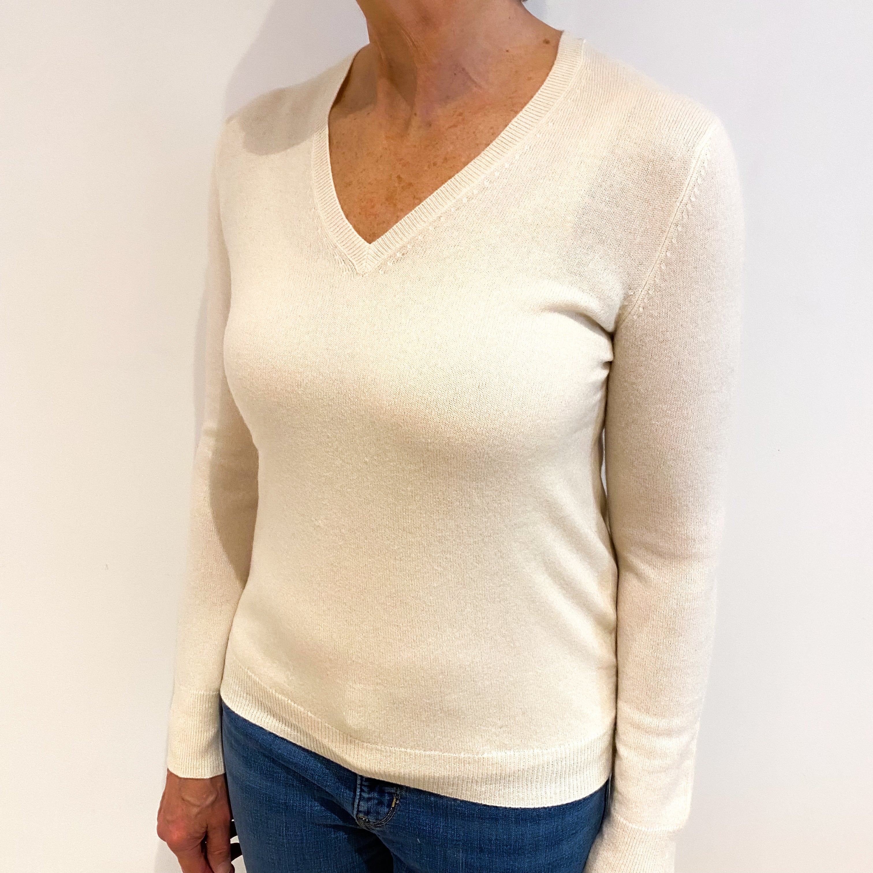 Clotted Cream Cashmere V Neck Jumper Medium