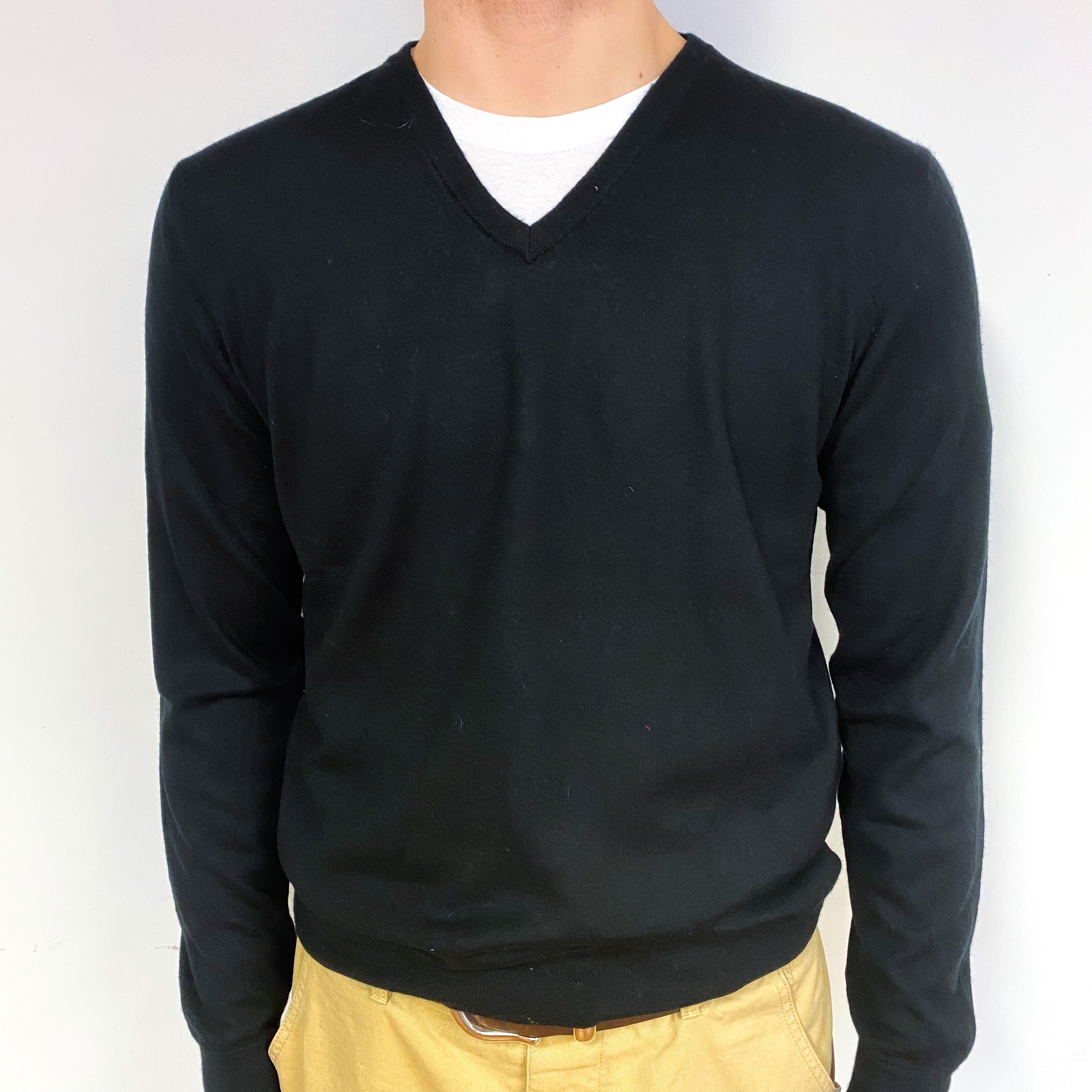 Men's Black Cashmere V-Neck Jumper Large