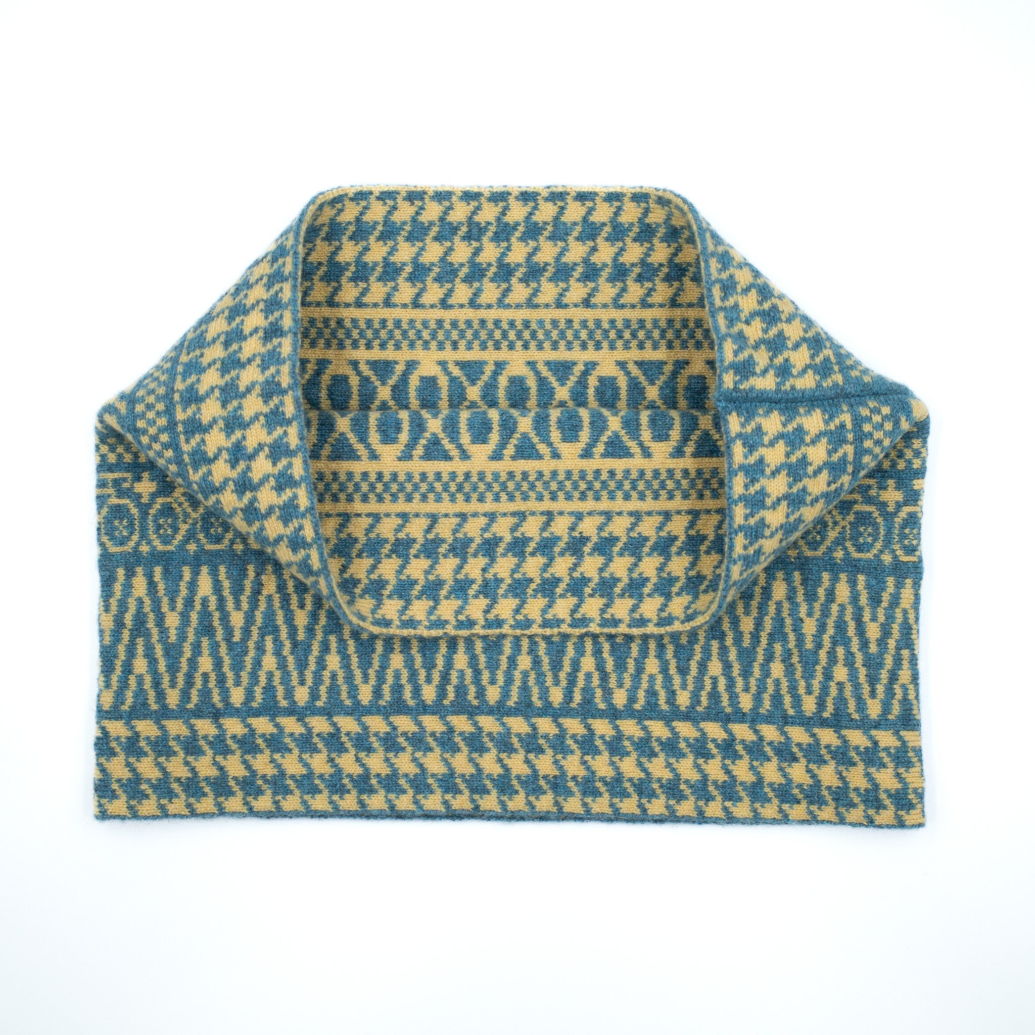 Brand New Fair Isle Neck Warmer in Aqua and Primrose