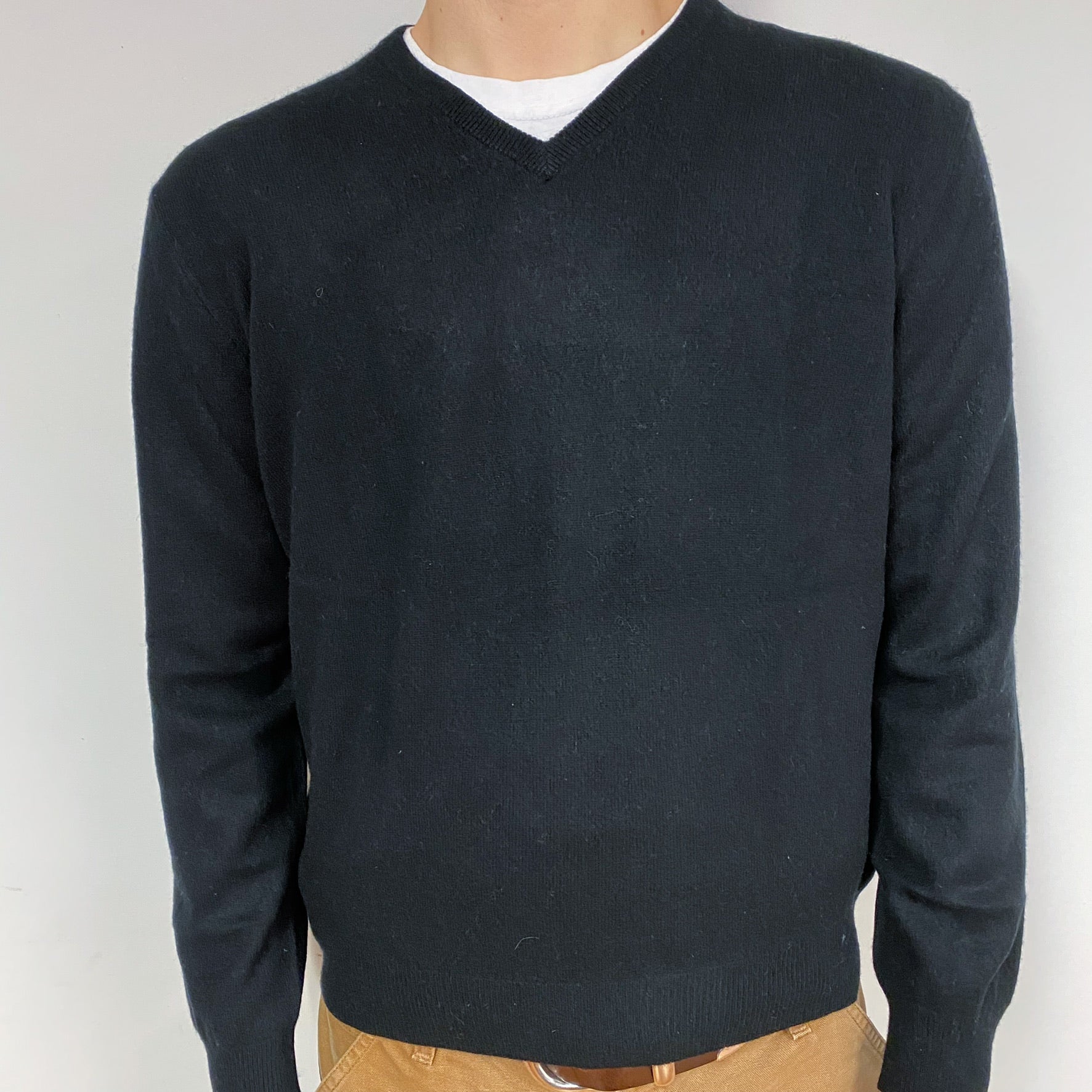 Men's Black Cashmere V-Neck Jumper Large