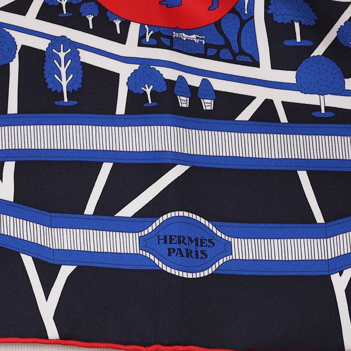 Brand New Boxed Hermès Les Nouveaux Amoureux de Paris Silk Scarf