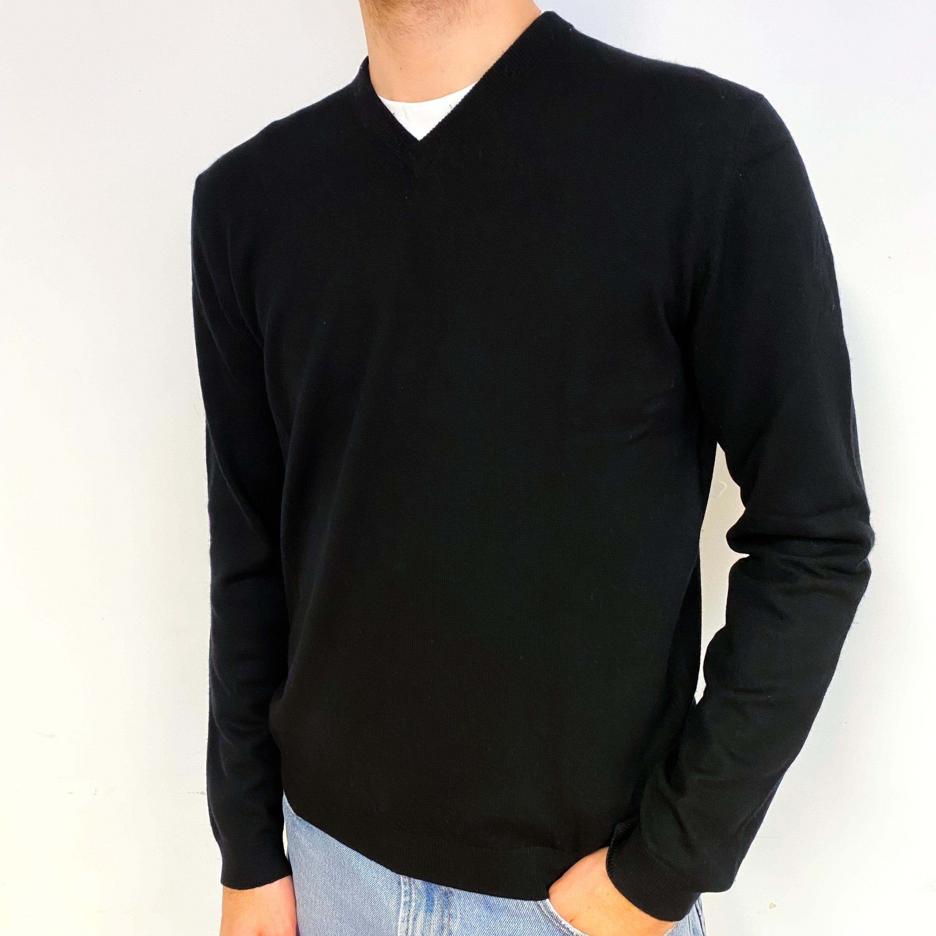 Men's Black Cashmere V-Neck Jumper Medium