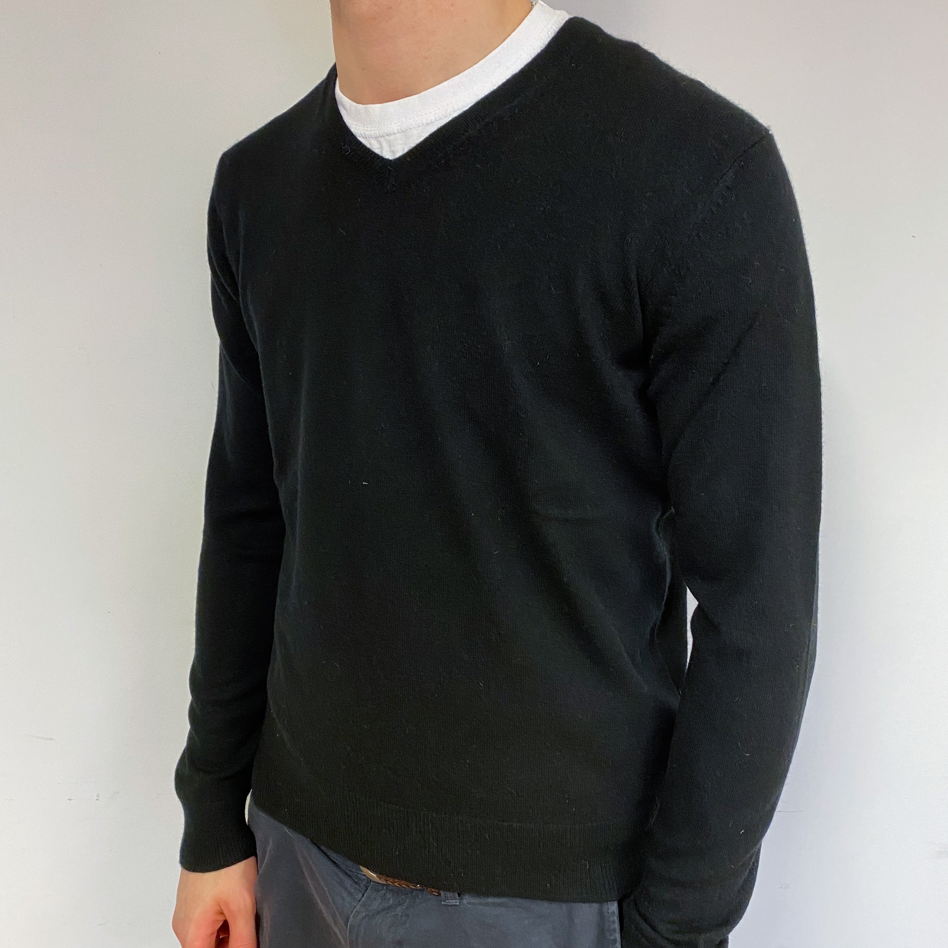 Men's Black Cashmere V-Neck Jumper Medium