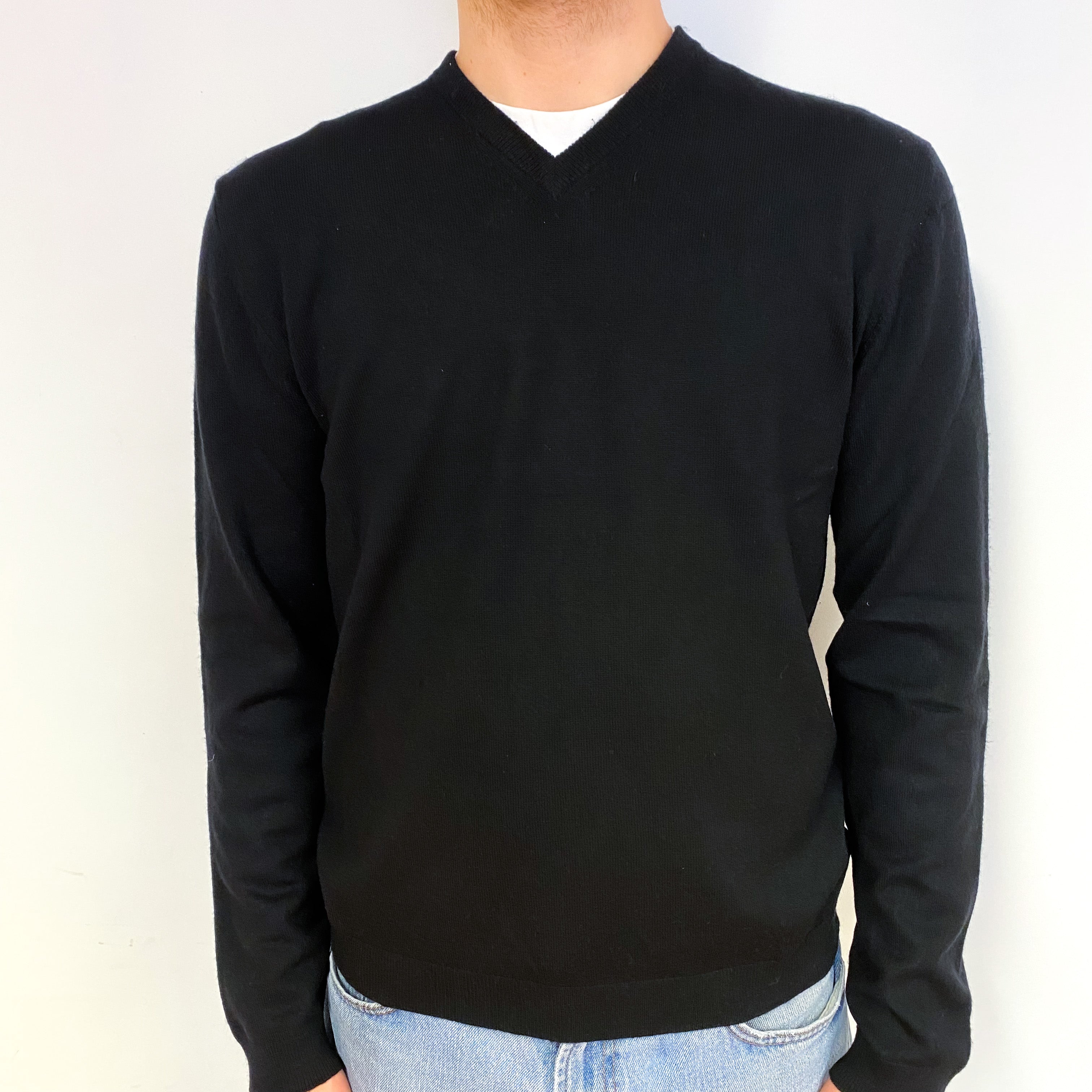 Men's Black Cashmere V-Neck Jumper Medium